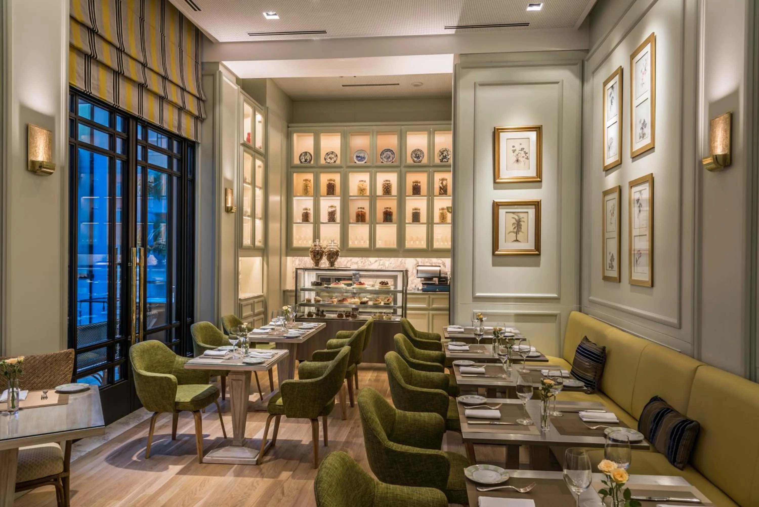 Restaurant/places to eat in Alvear Icon Hotel