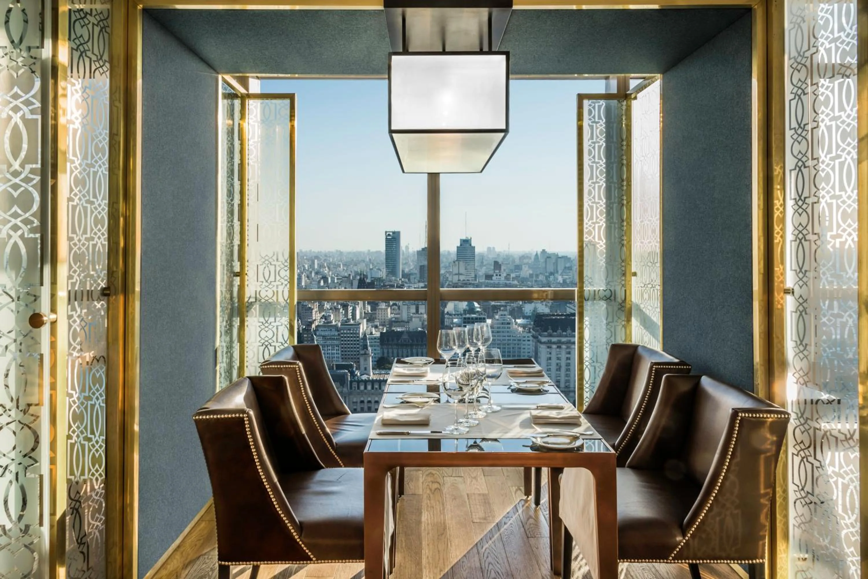 Restaurant/places to eat in Alvear Icon Hotel