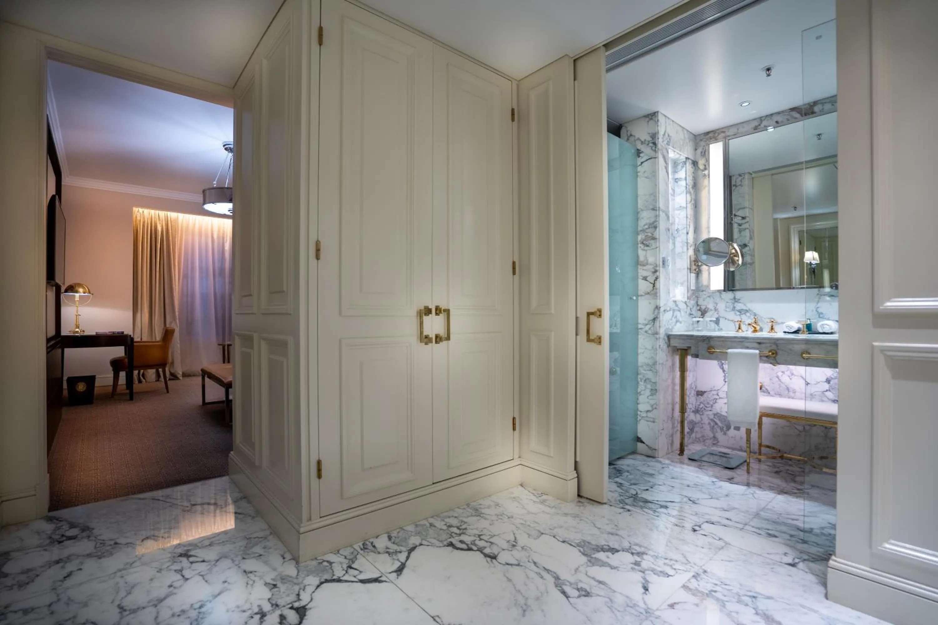 Photo of the whole room in Alvear Icon Hotel