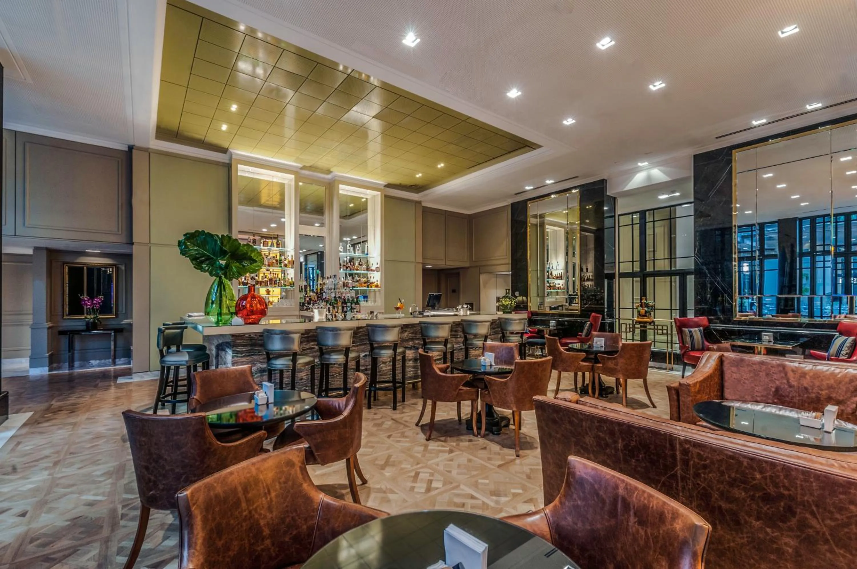 Restaurant/places to eat in Alvear Icon Hotel