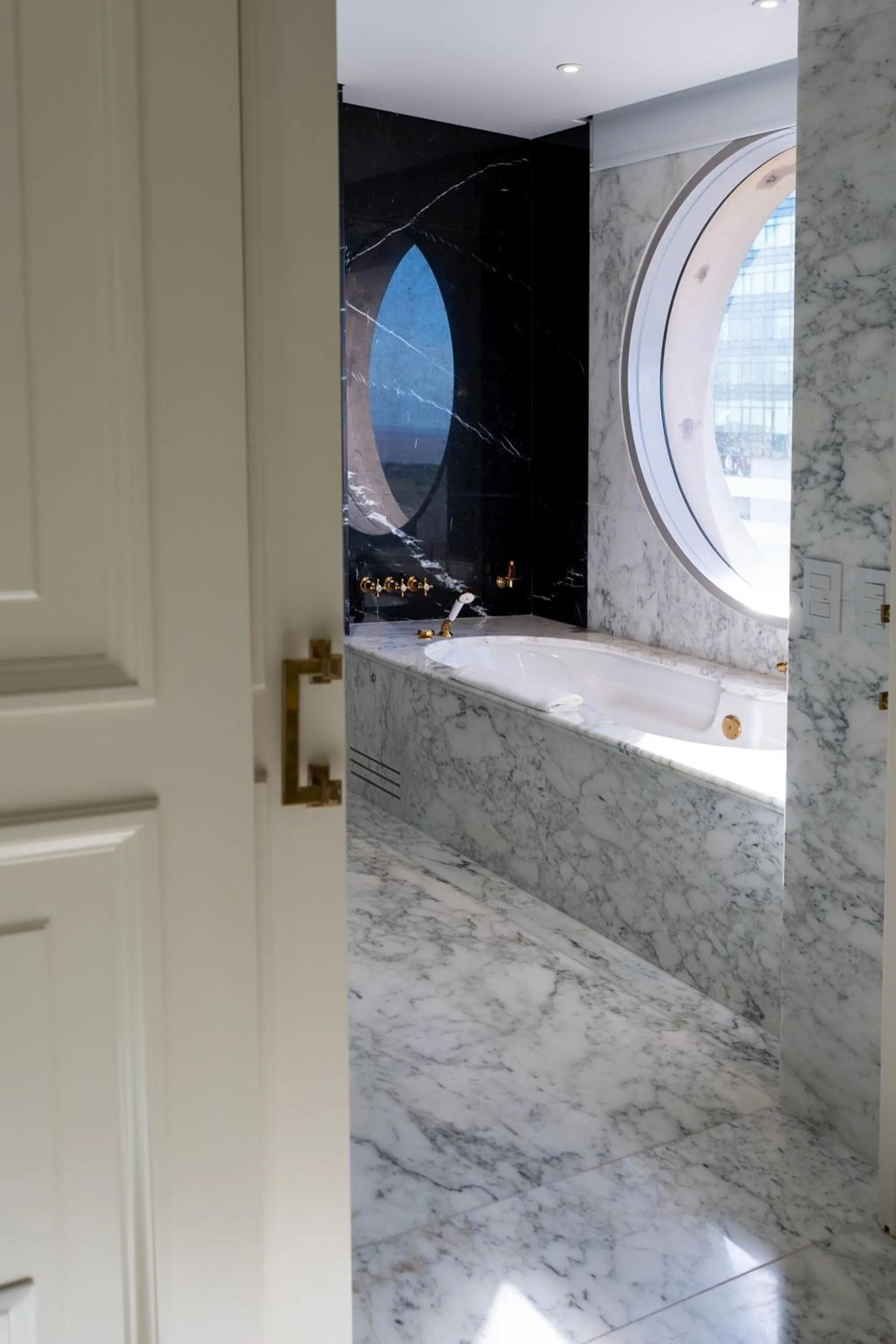 Bathroom in Alvear Icon Hotel