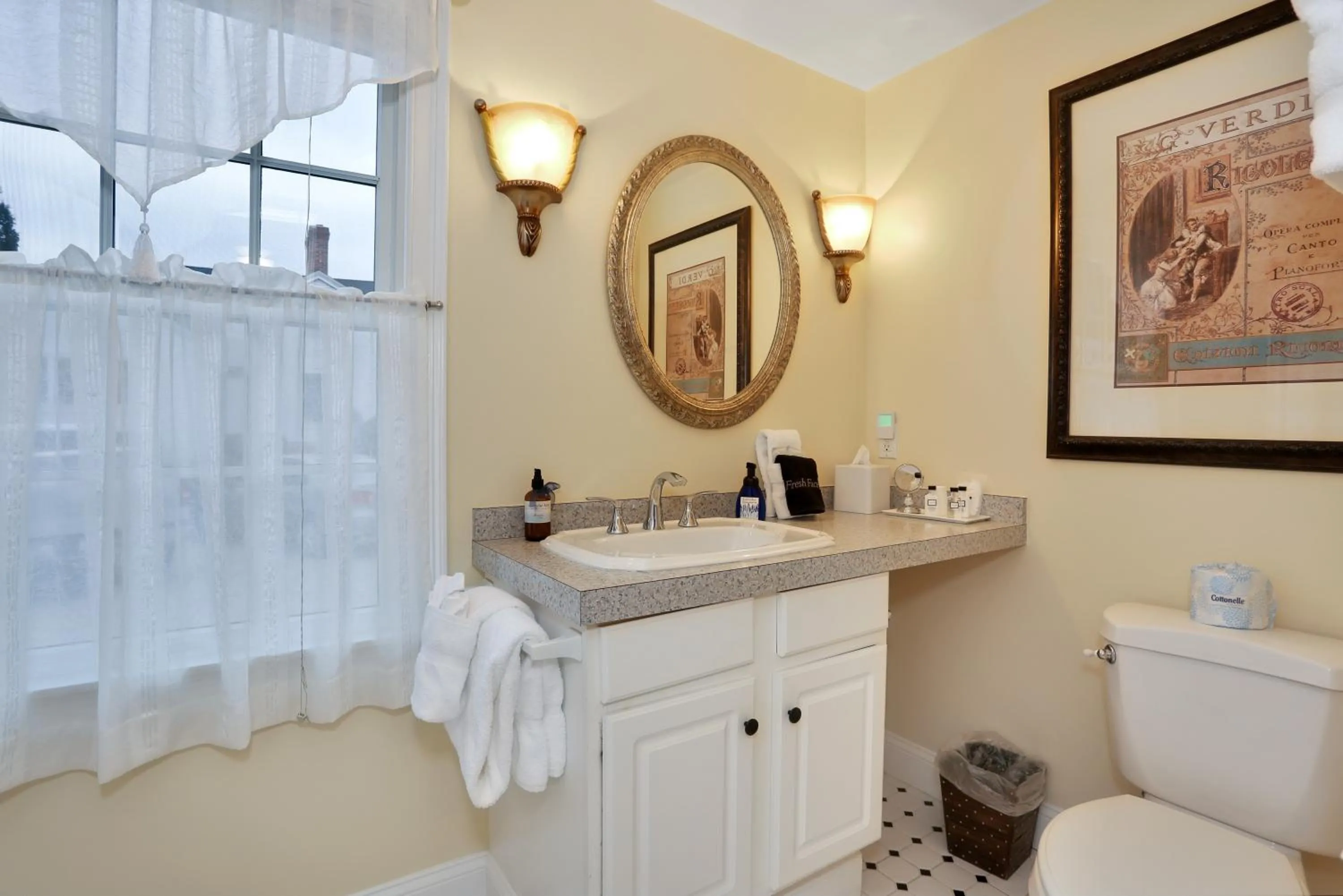 Bathroom in Brewster by the Sea Inn