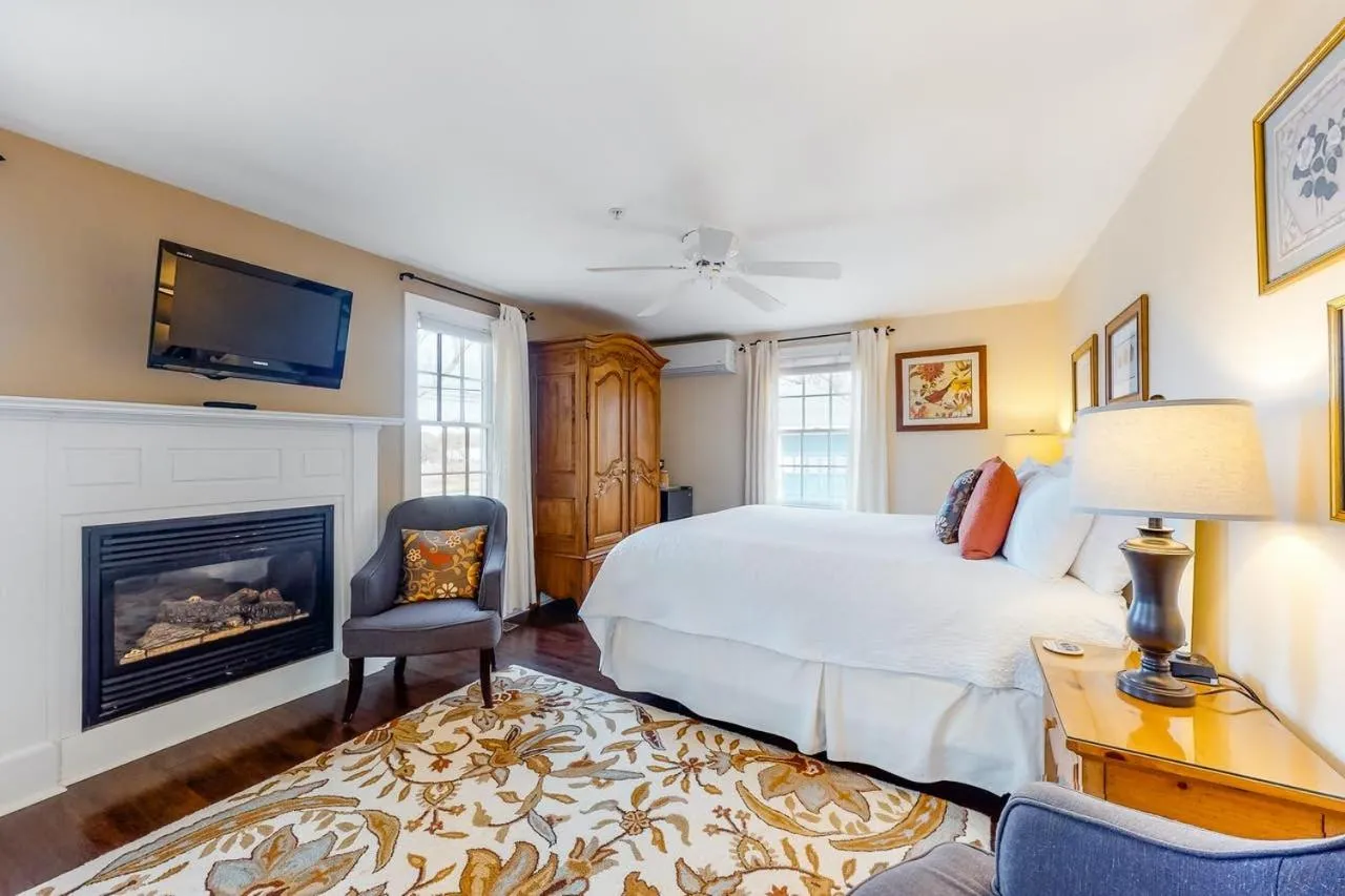 Bed in Brewster by the Sea Inn