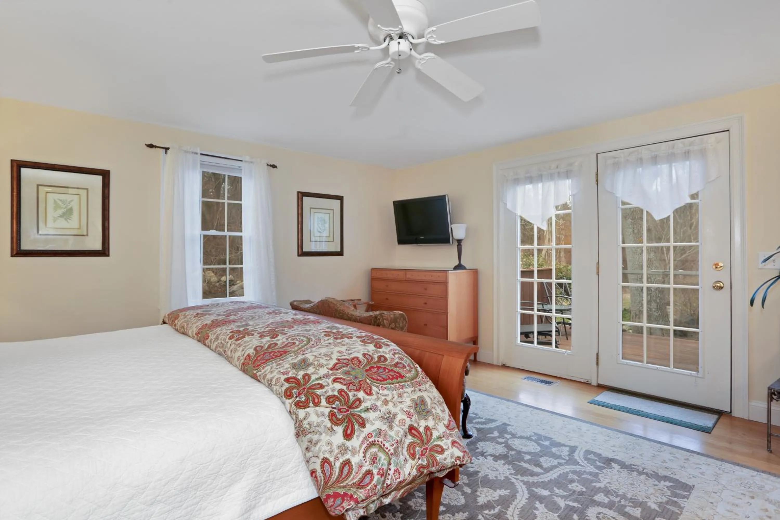 Patio, Bed in Brewster by the Sea Inn