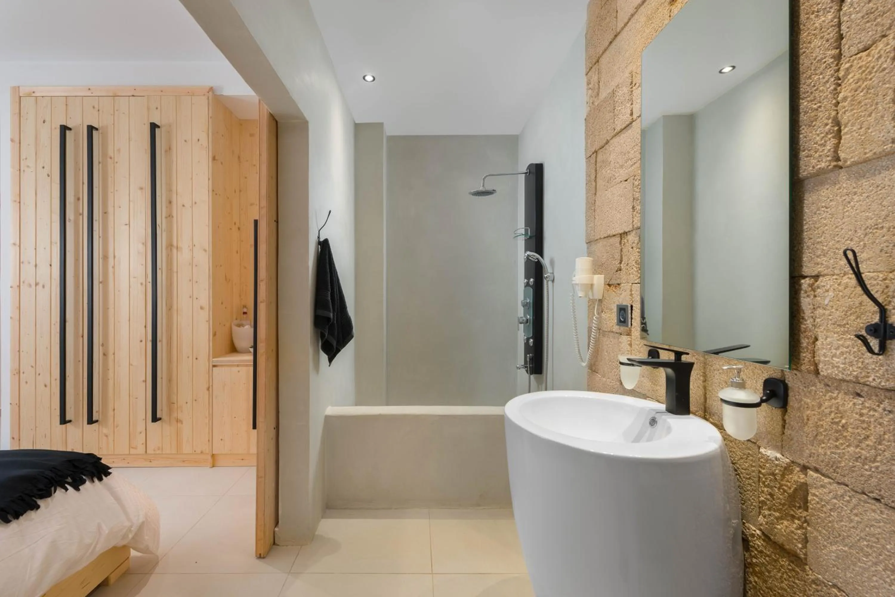 Shower, Bed in Old Town Senses Boutique Hotel