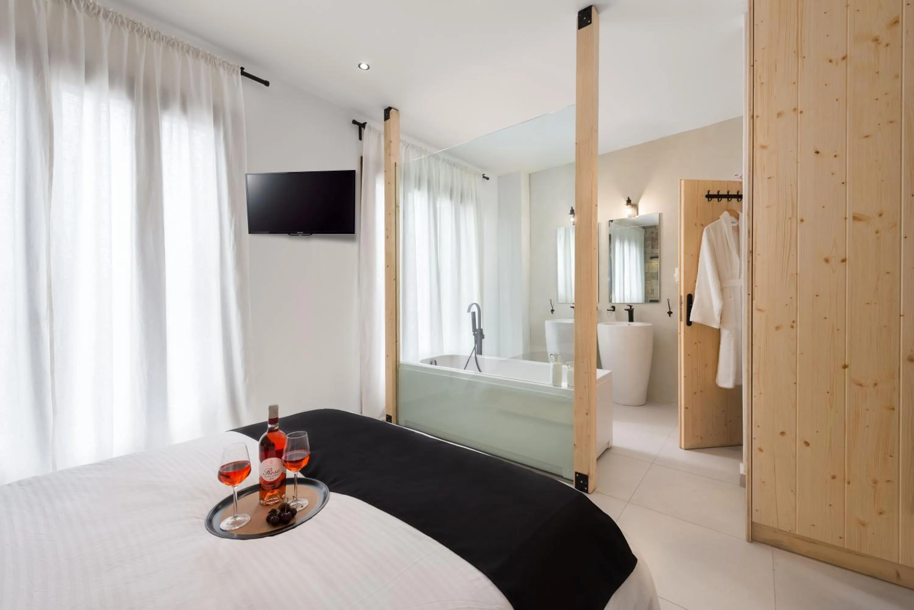 Toilet, Bed in Old Town Senses Boutique Hotel