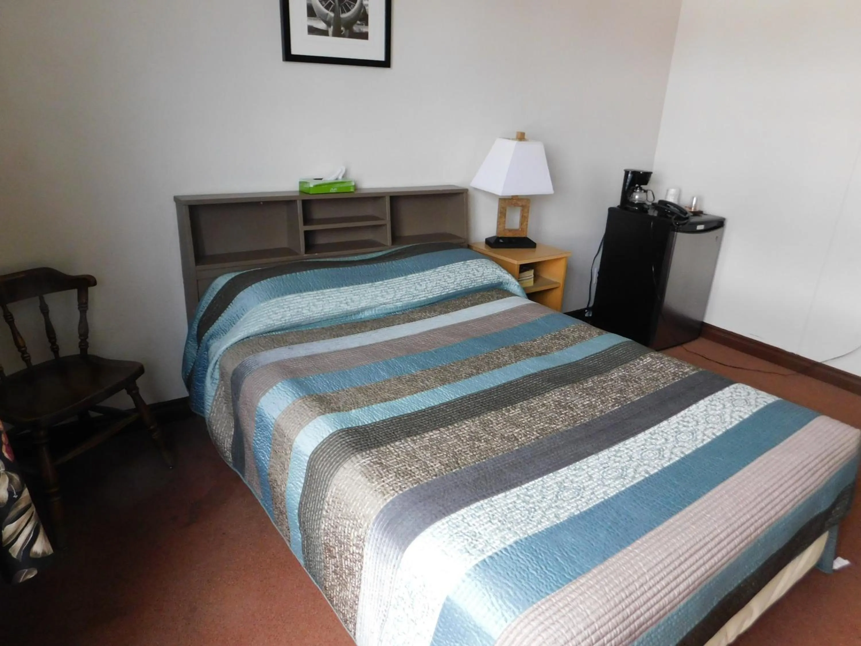 Bedroom, Bed in Timberland Hotel