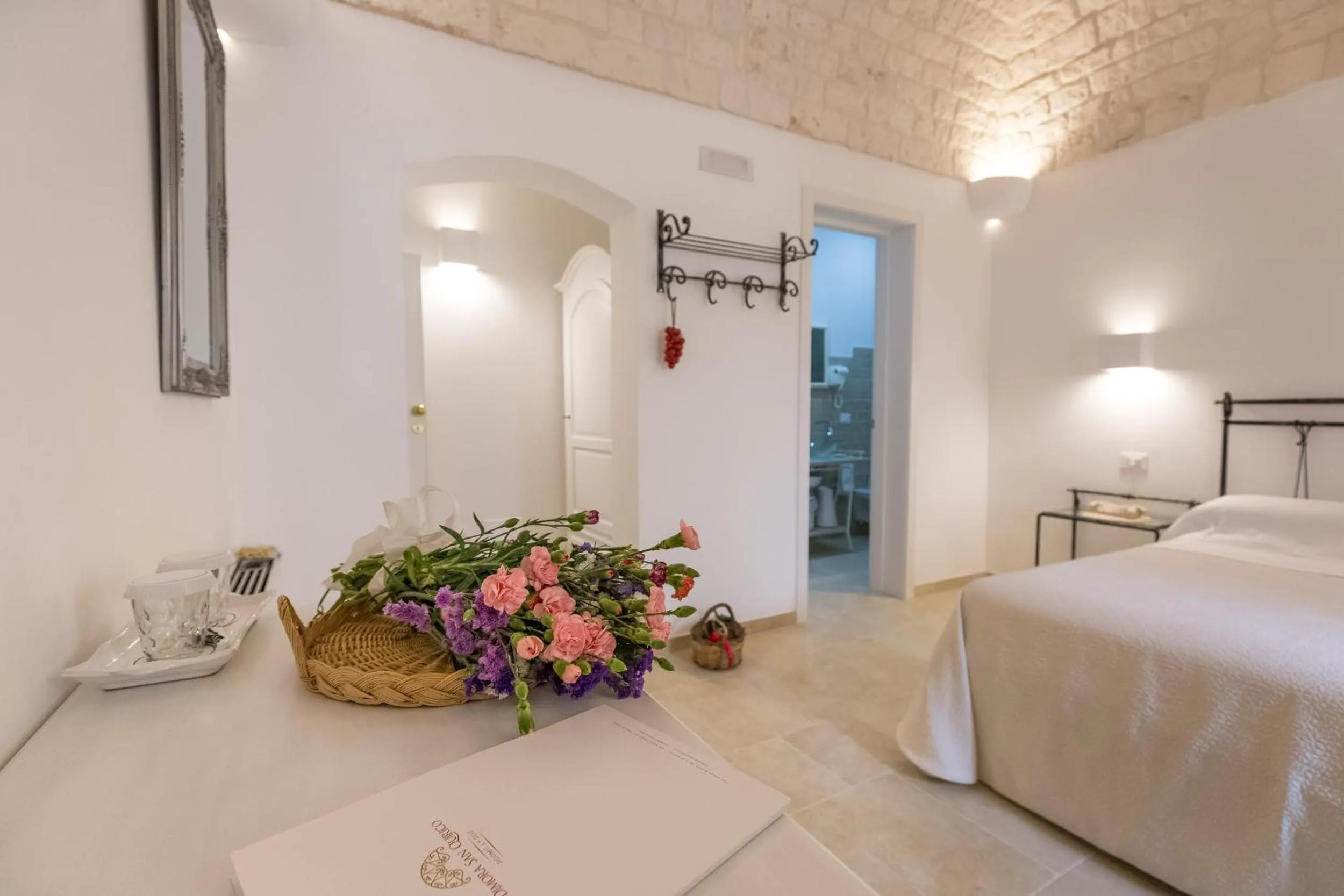 Photo of the whole room, Bed in Dimora San Quirico - bed e breakfast - Cisternino