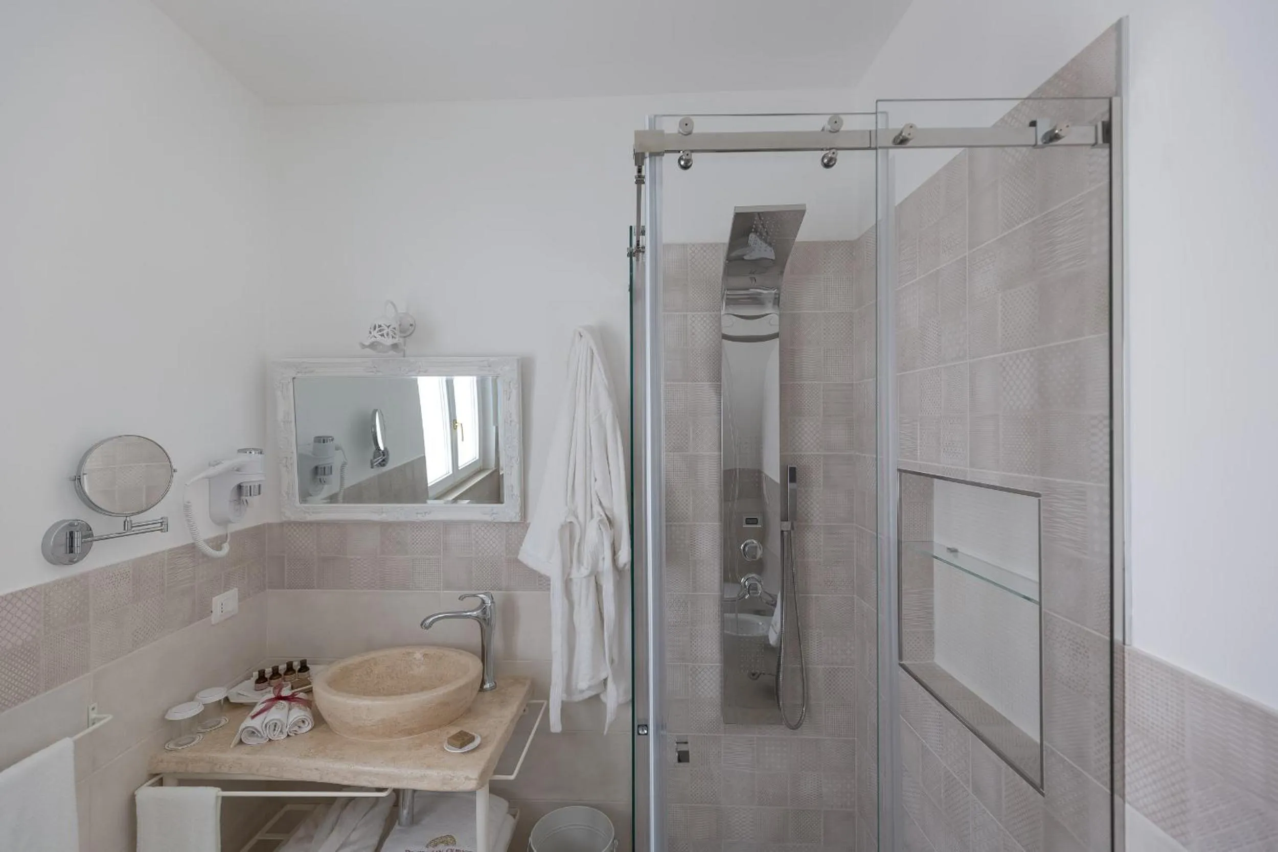 Shower in Dimora San Quirico - bed e breakfast - Cisternino