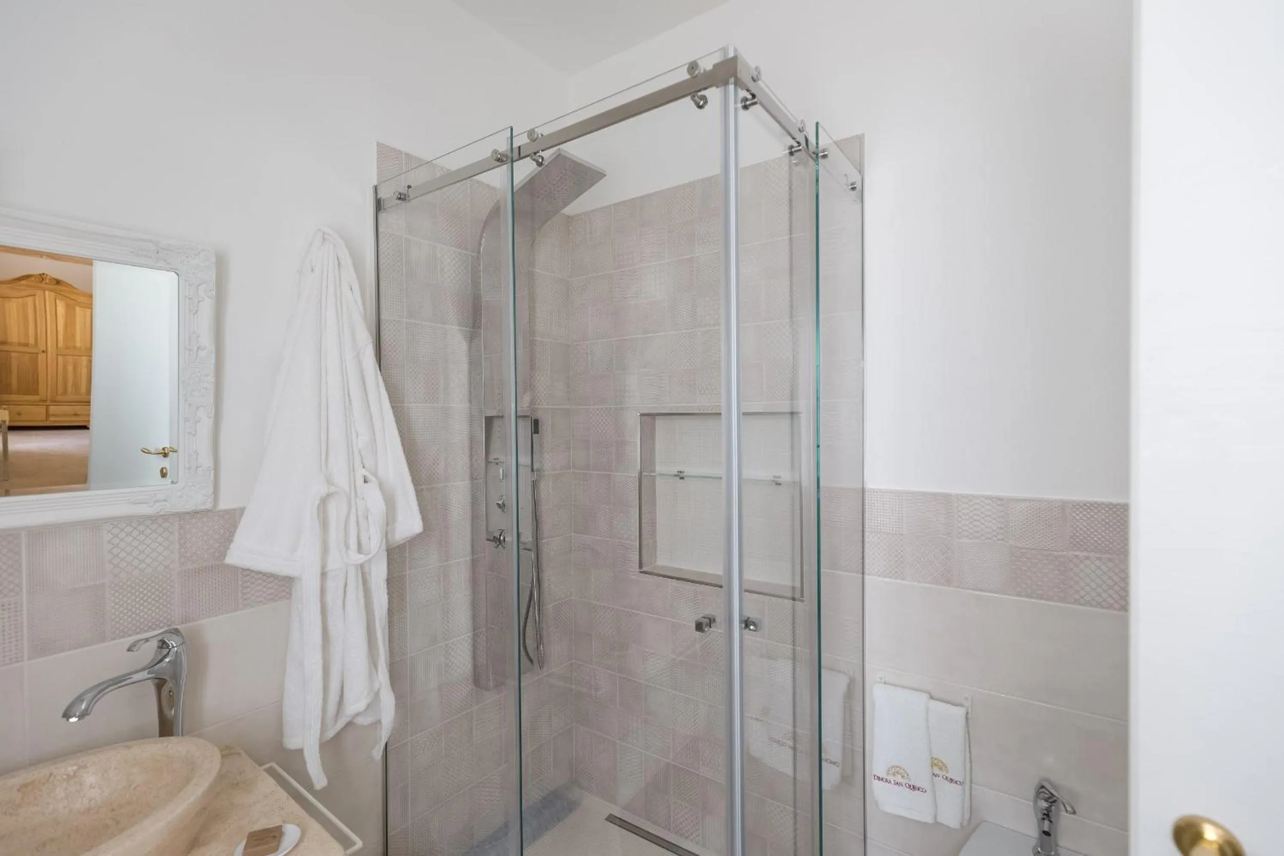 Shower in Dimora San Quirico - bed e breakfast - Cisternino