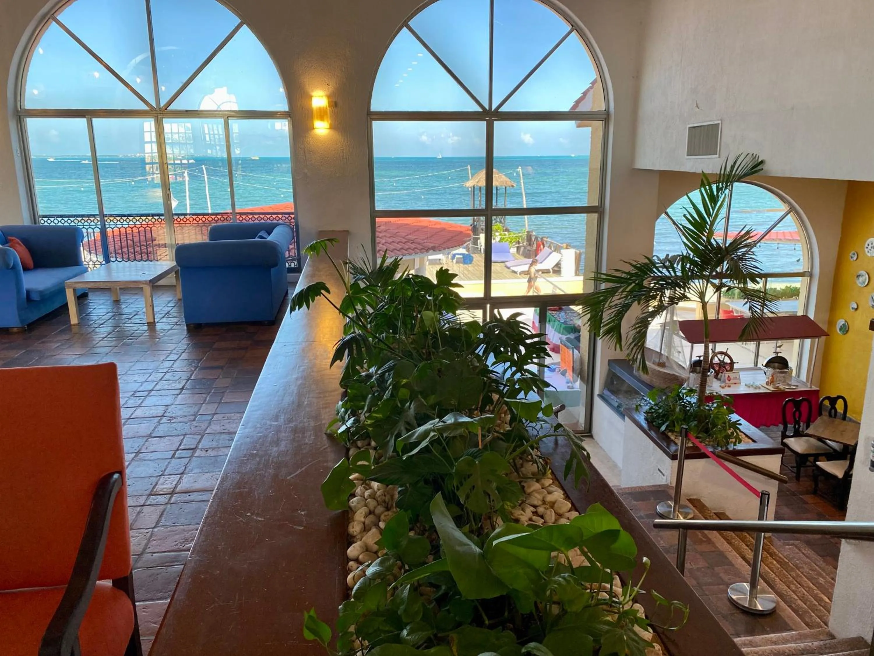 Restaurant/places to eat in Tropical apartment