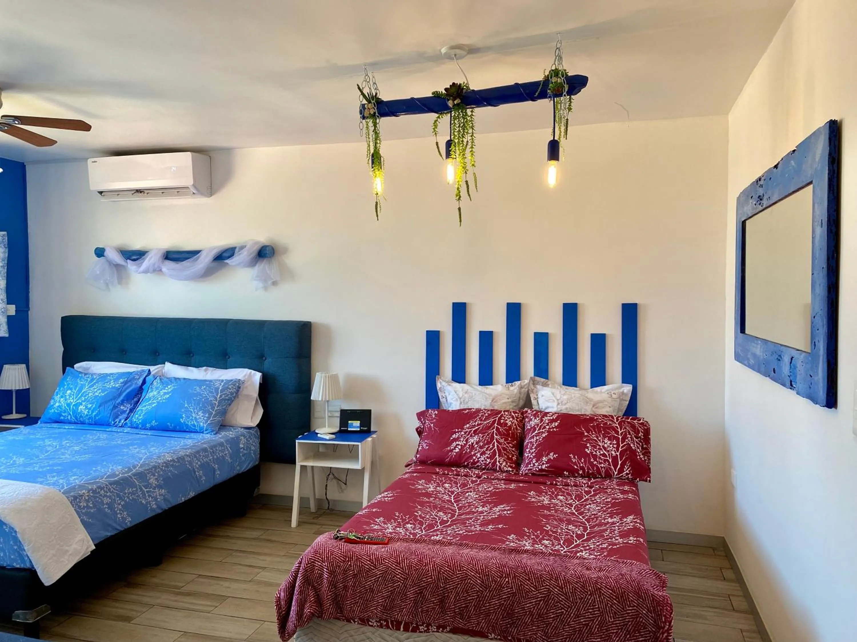 Photo of the whole room, Bed in Tropical apartment