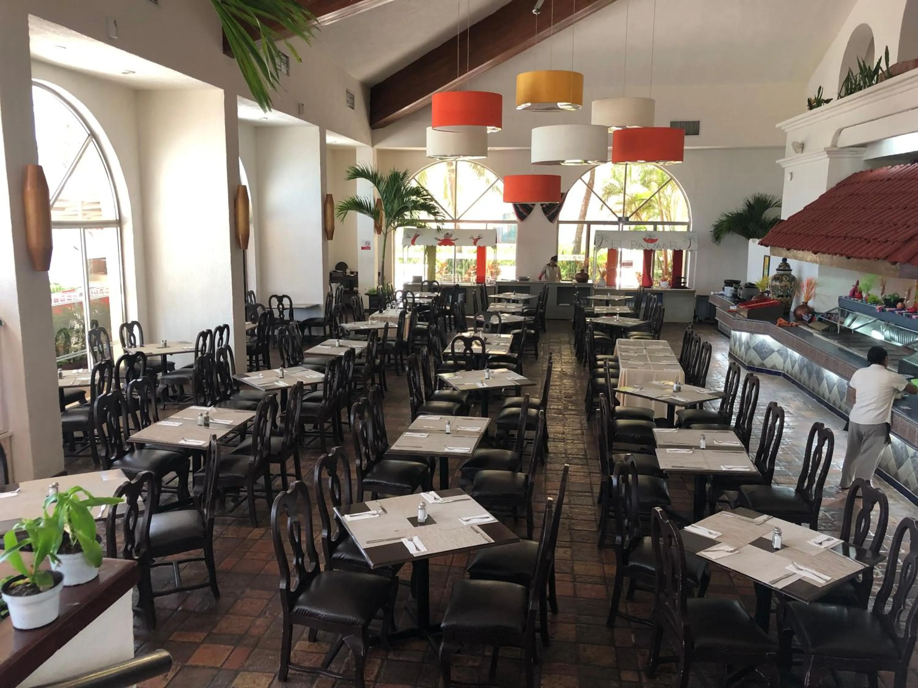 Restaurant/places to eat in Tropical apartment