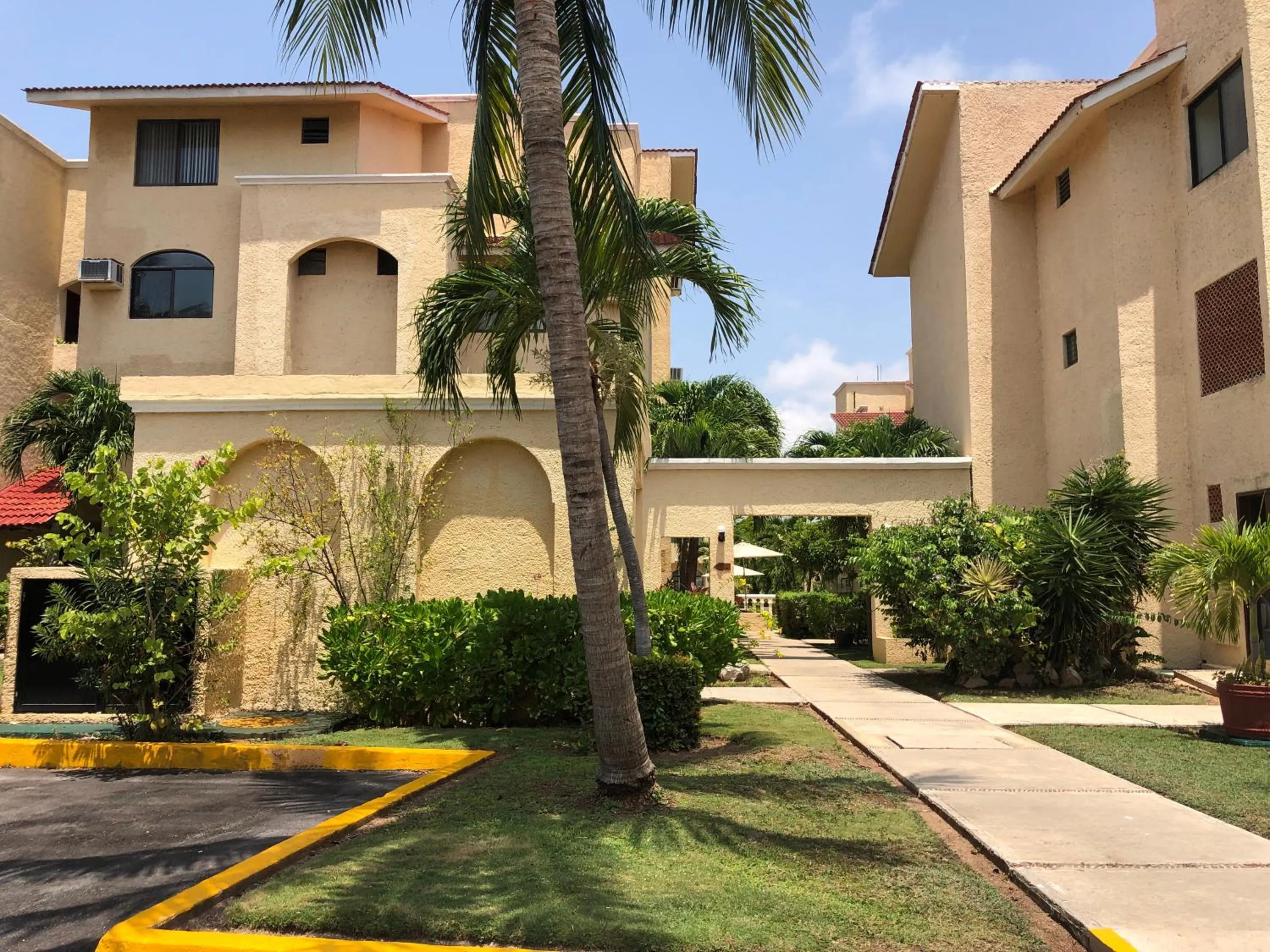 Parking in Tropical apartment