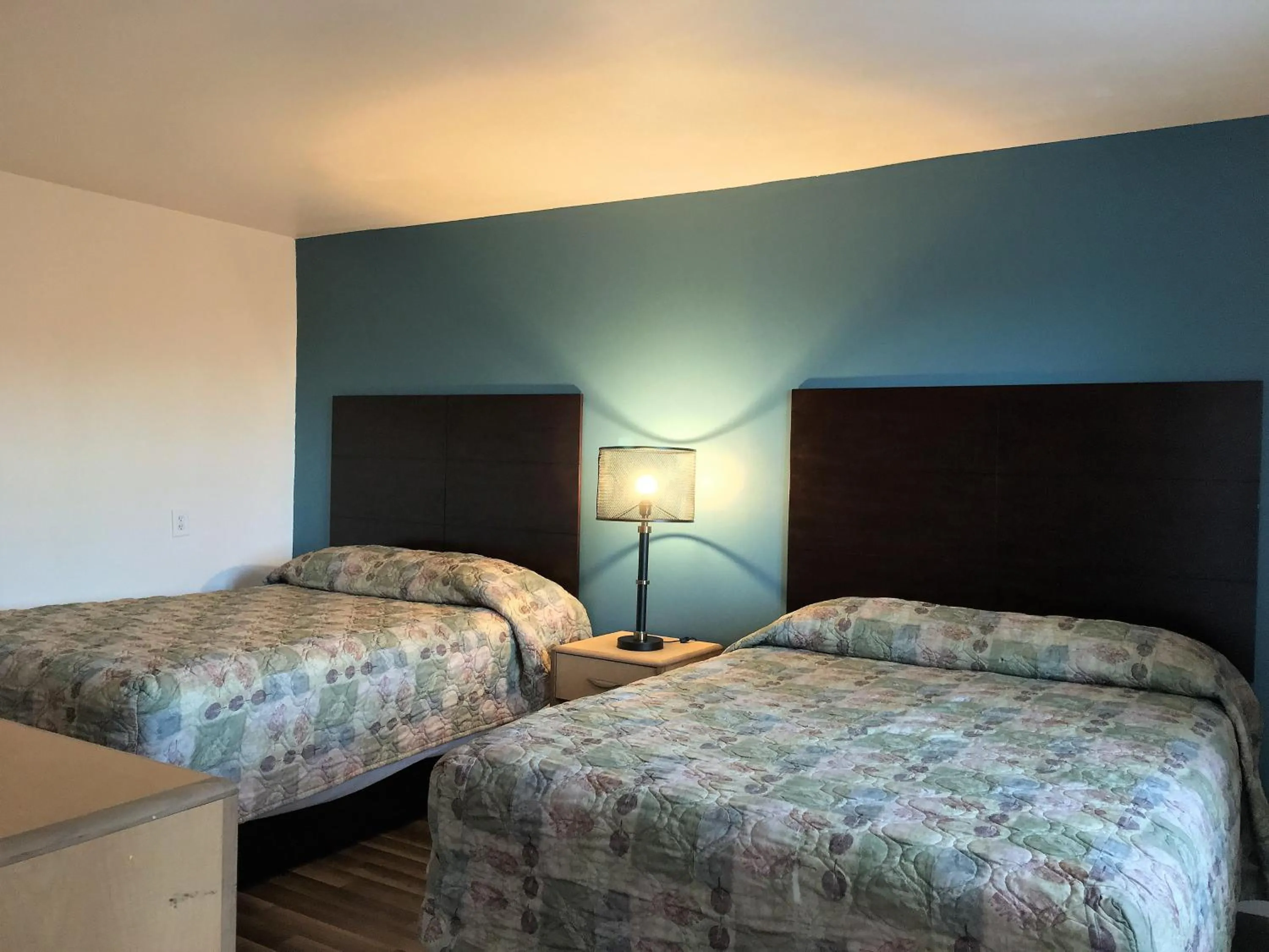 Bed in Hollywood Motel