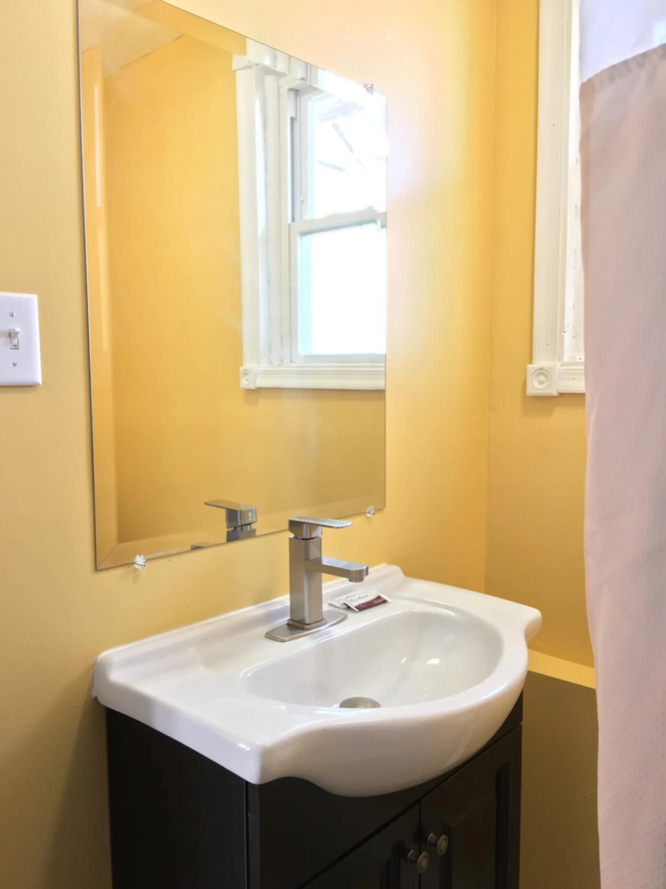 Bathroom in Hollywood Motel