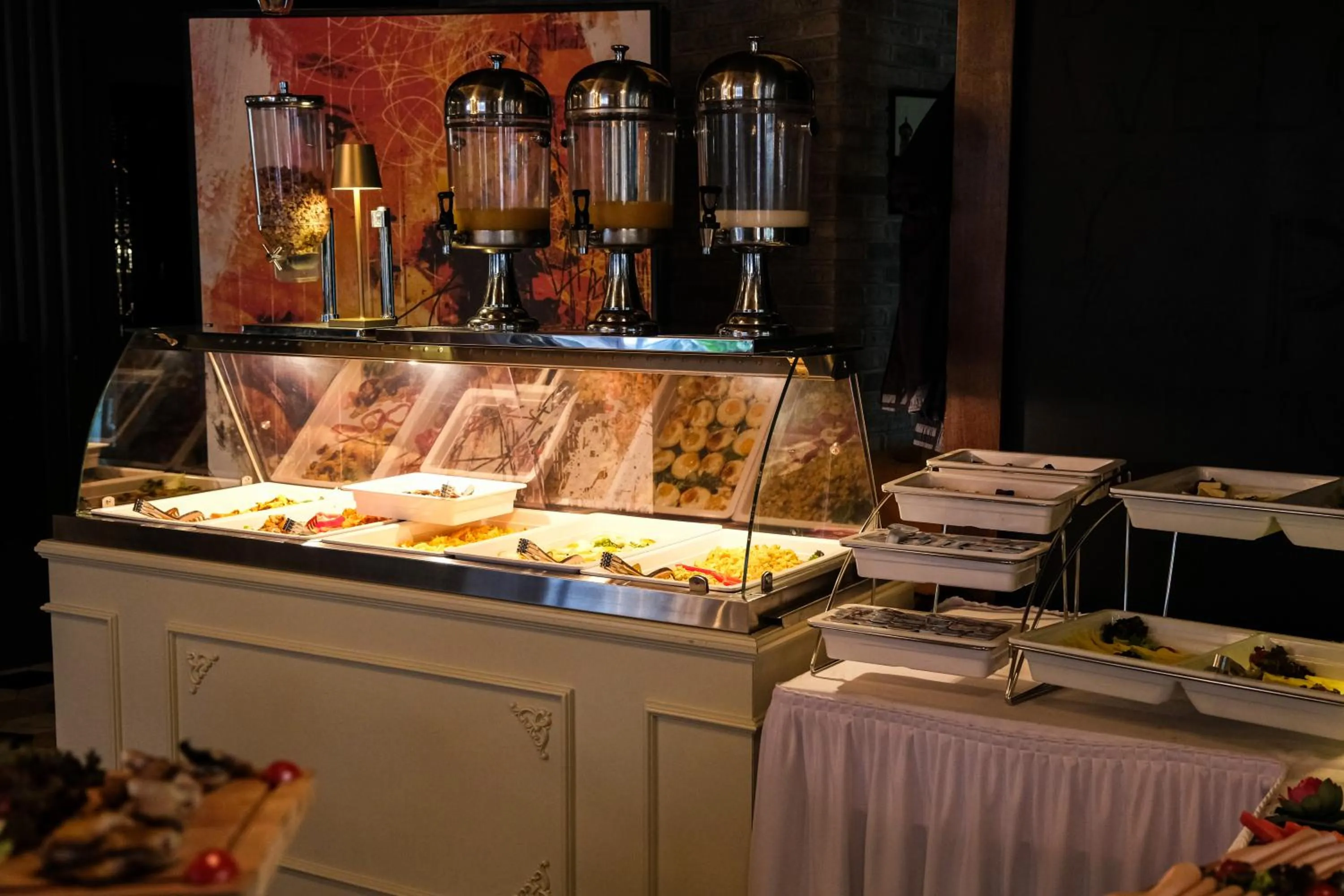 Restaurant/places to eat in Peninsula Boutique Hotel