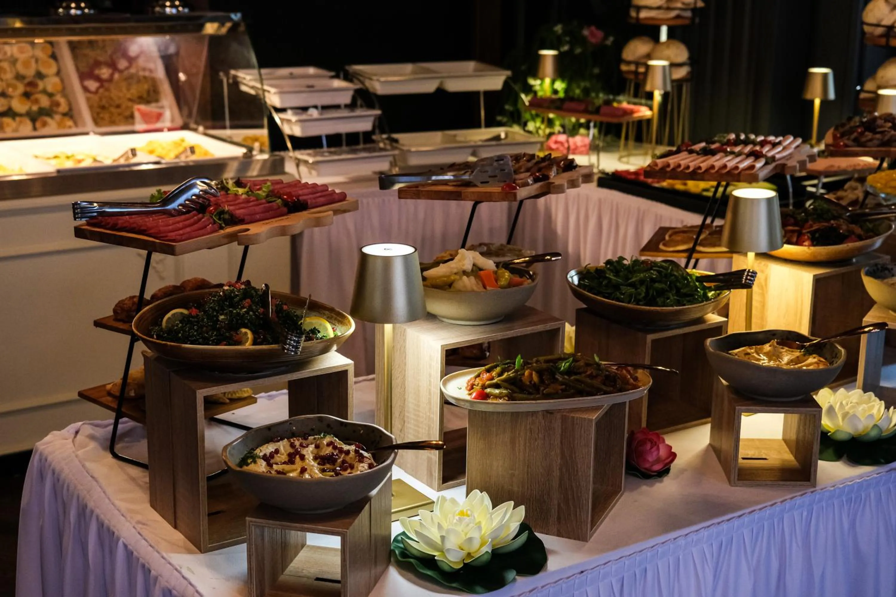 Restaurant/places to eat in Peninsula Boutique Hotel