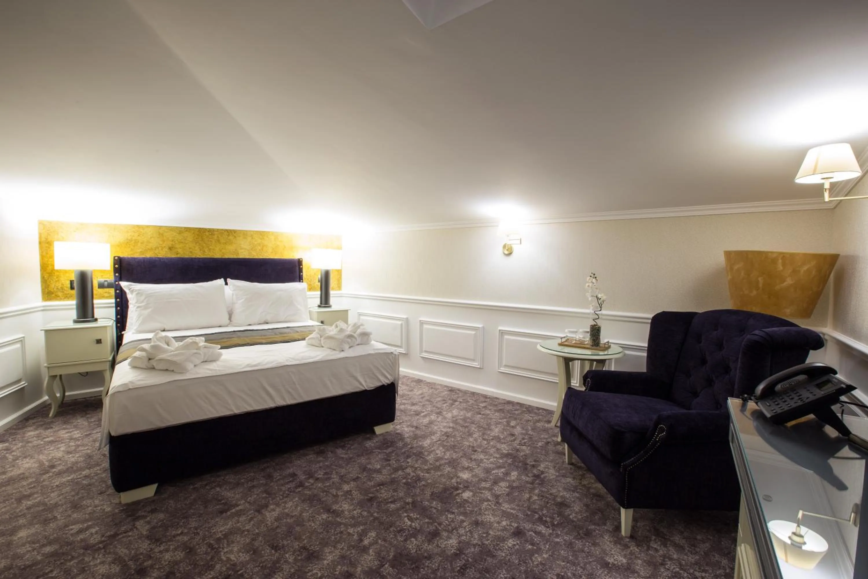 Photo of the whole room, Bed in Peninsula Boutique Hotel