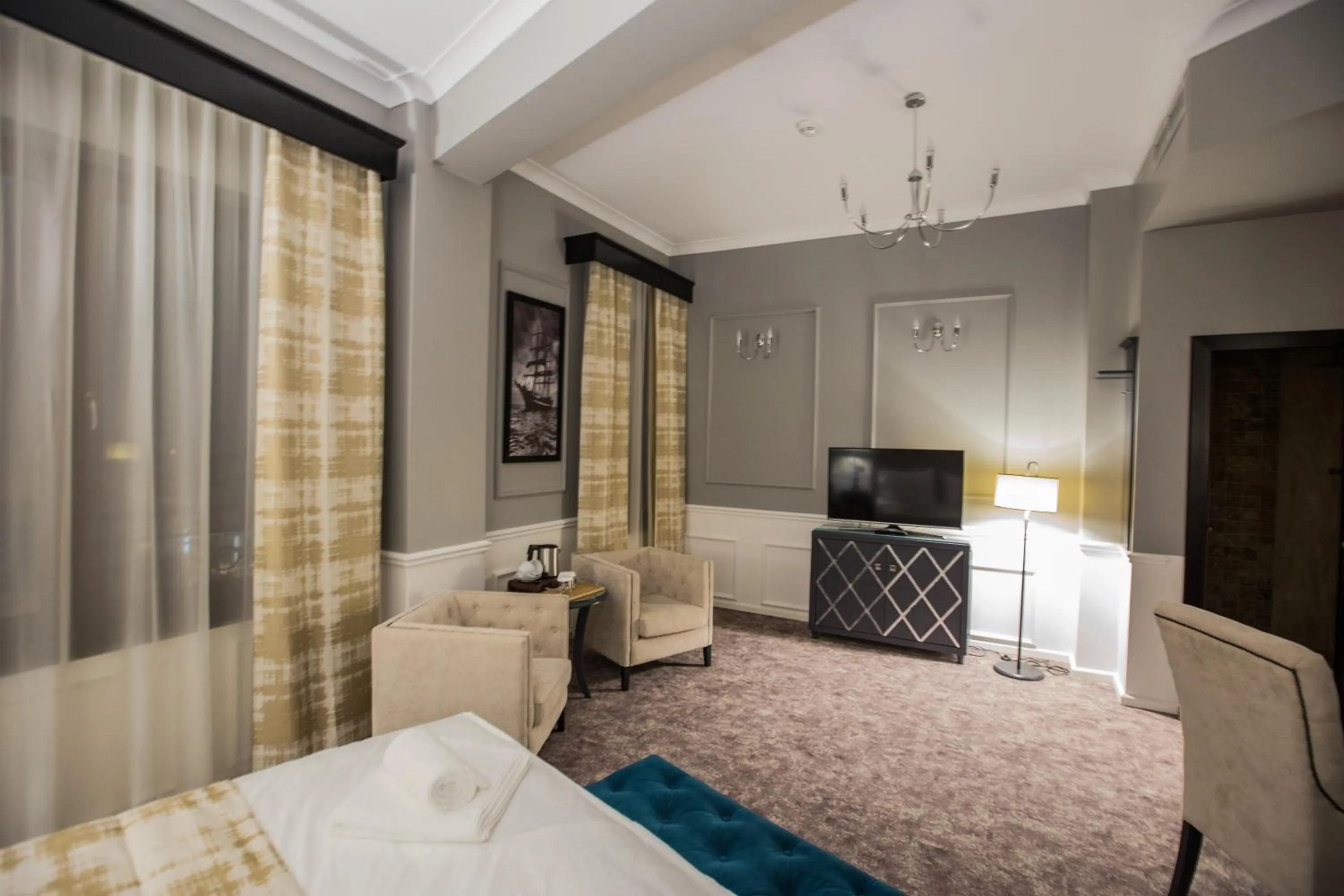 Photo of the whole room, Bed in Peninsula Boutique Hotel