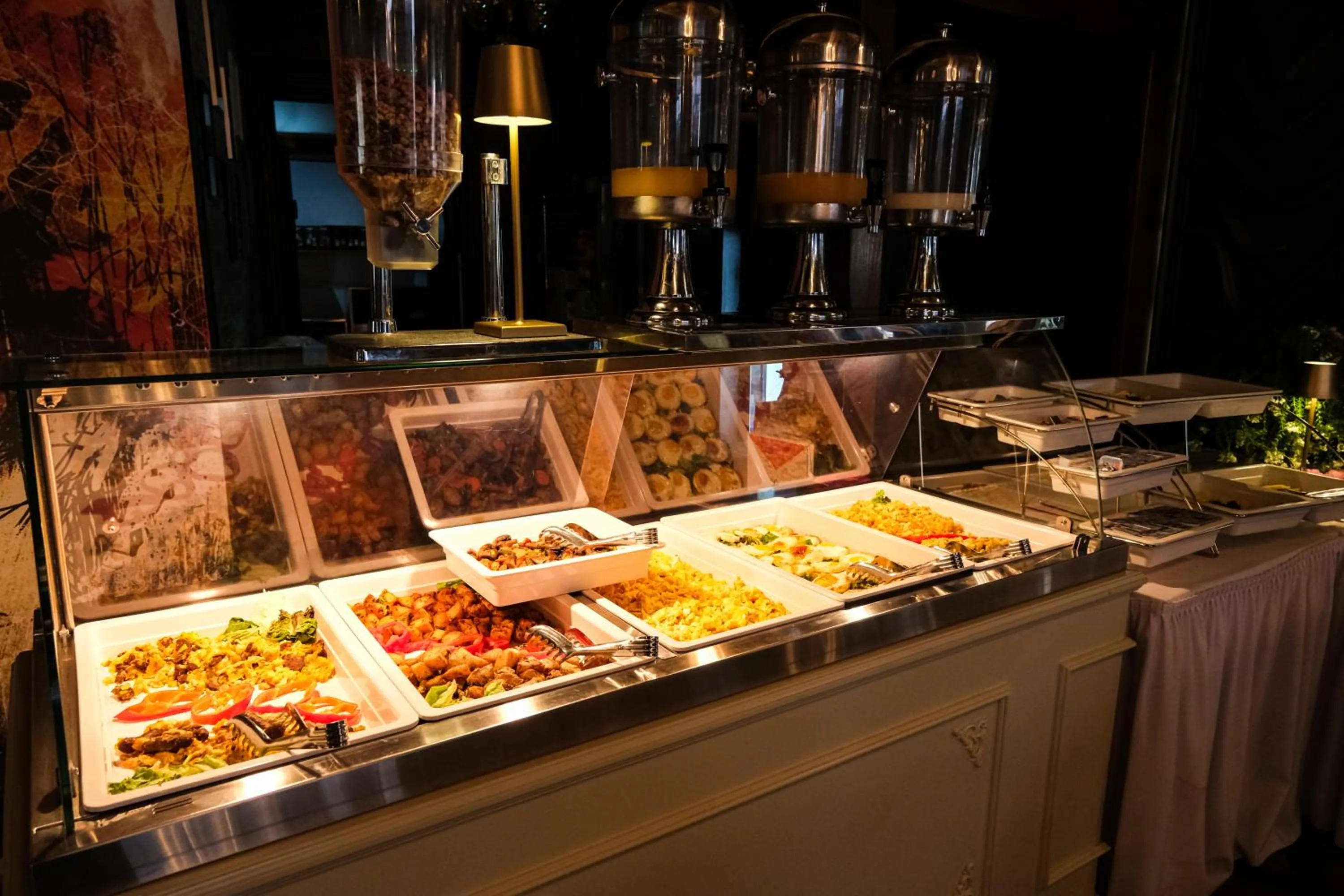 Restaurant/places to eat in Peninsula Boutique Hotel