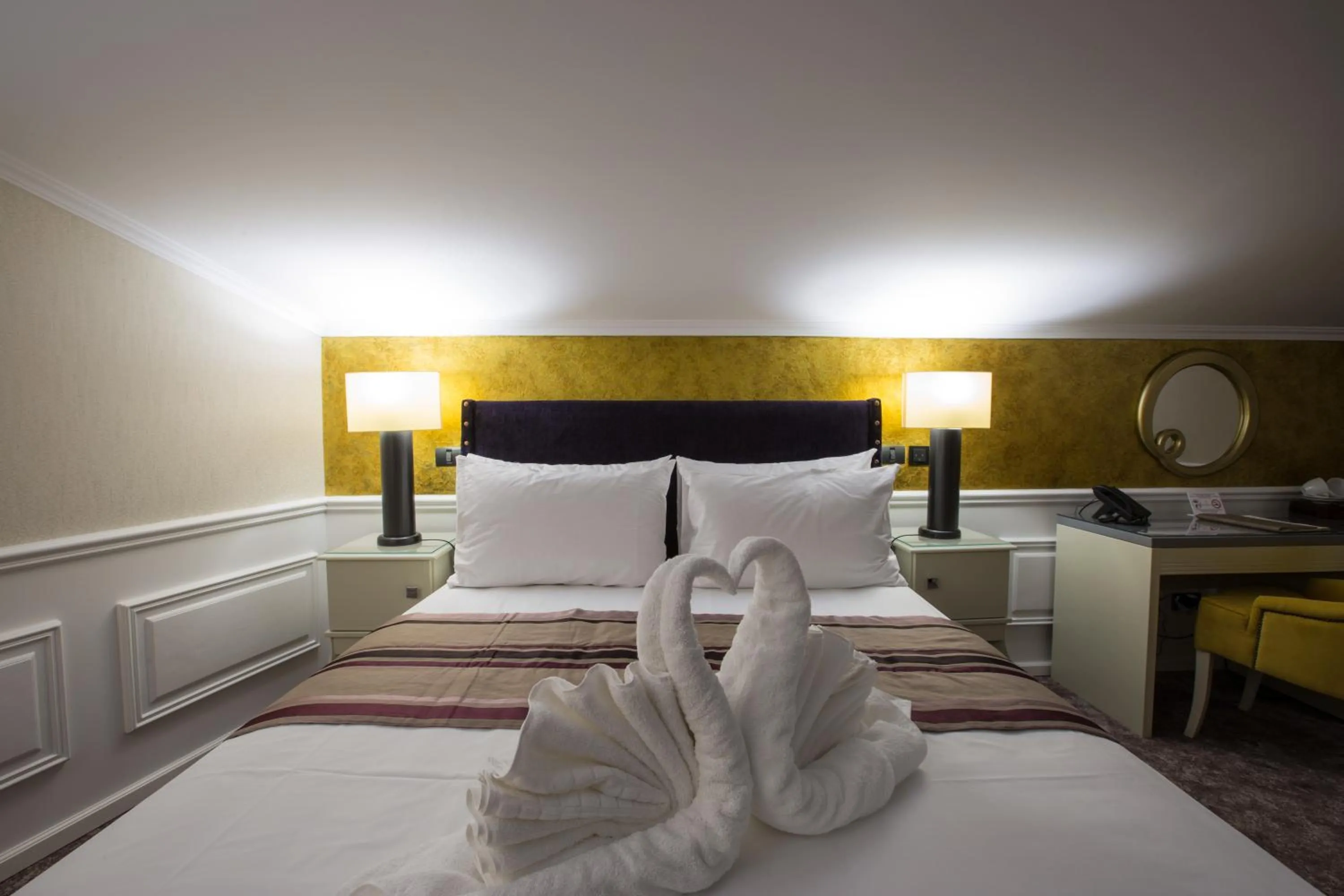 Bed in Peninsula Boutique Hotel