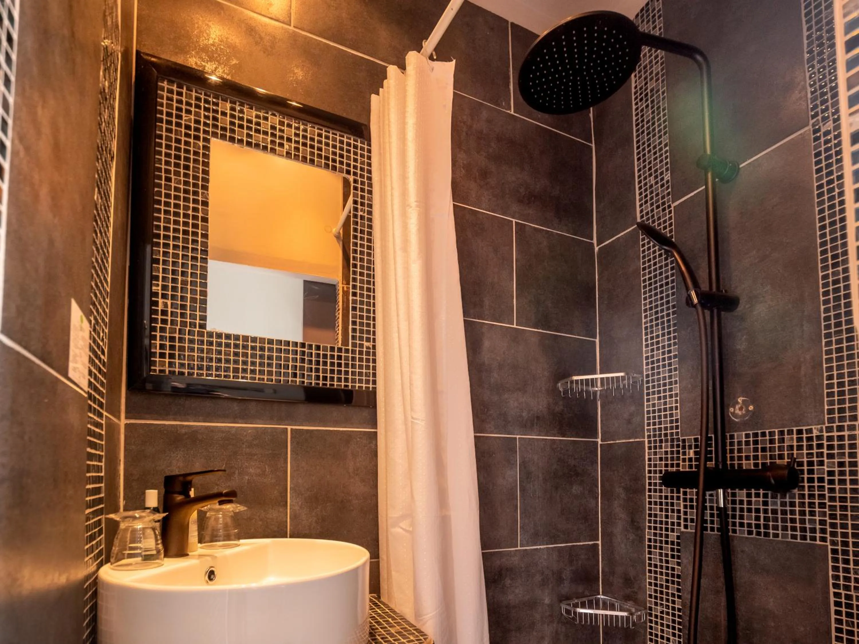 Bathroom in Altera Roma Hôtel