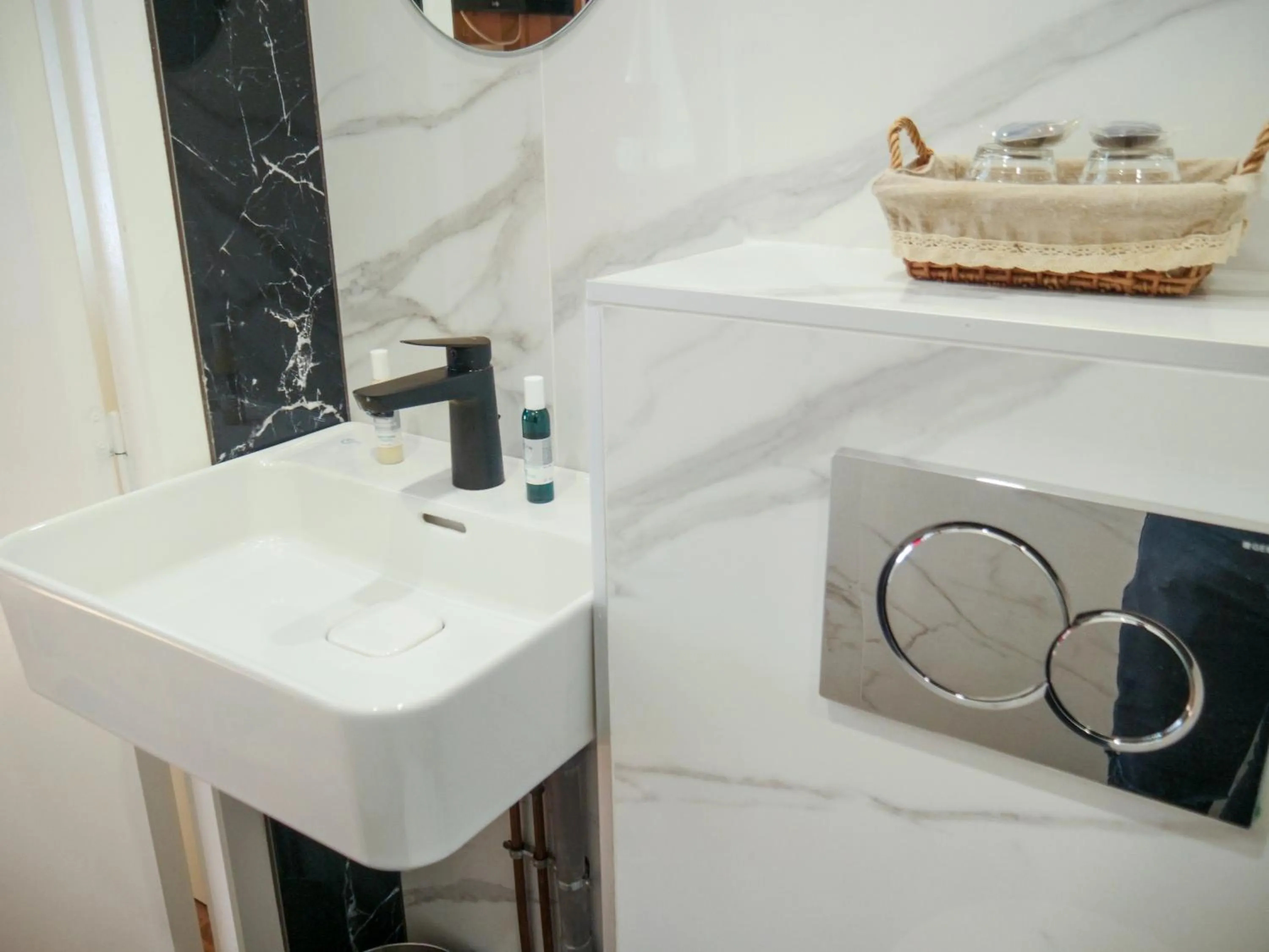 Bathroom in Altera Roma Hôtel