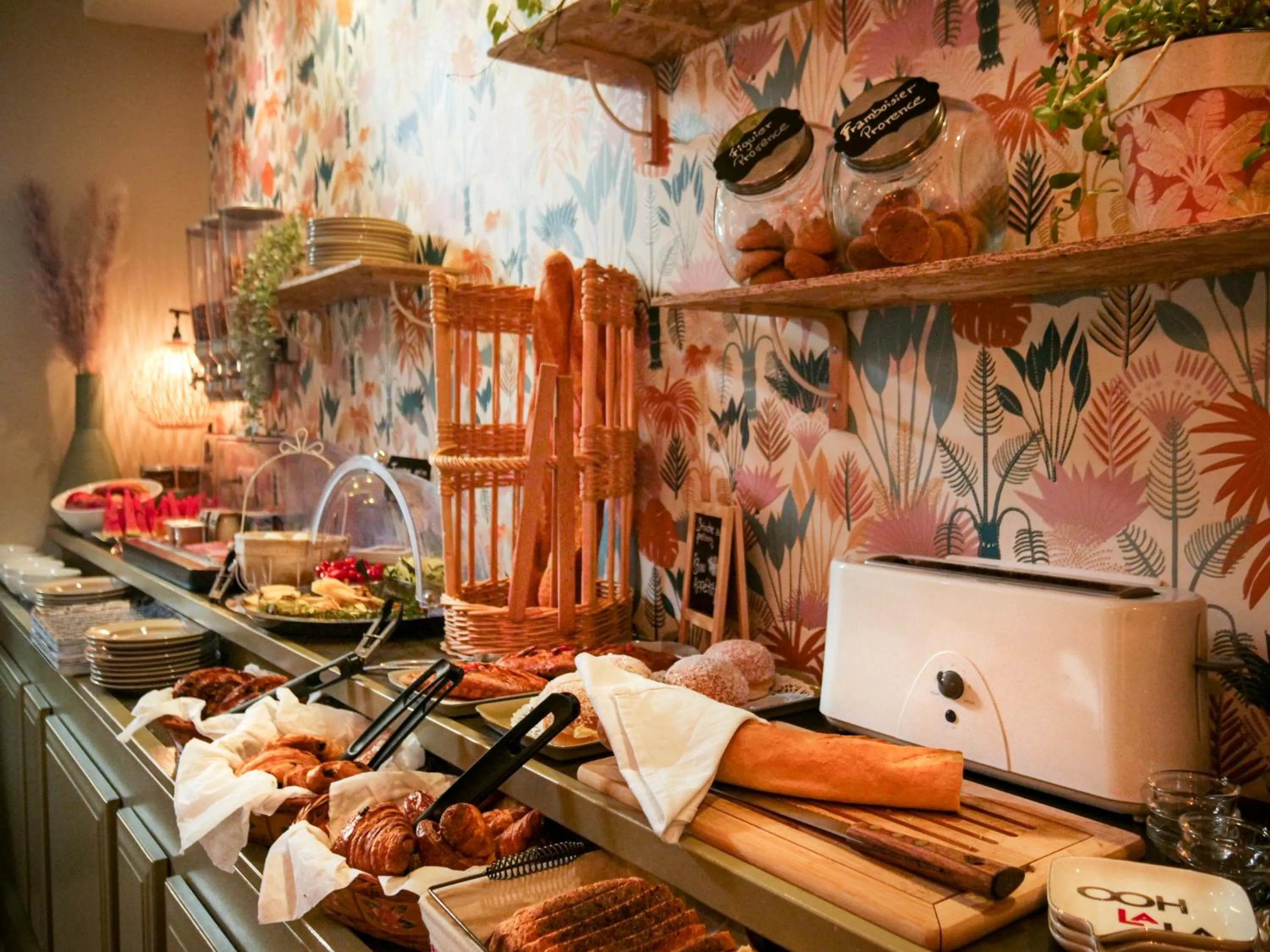 Buffet breakfast in Altera Roma Hôtel