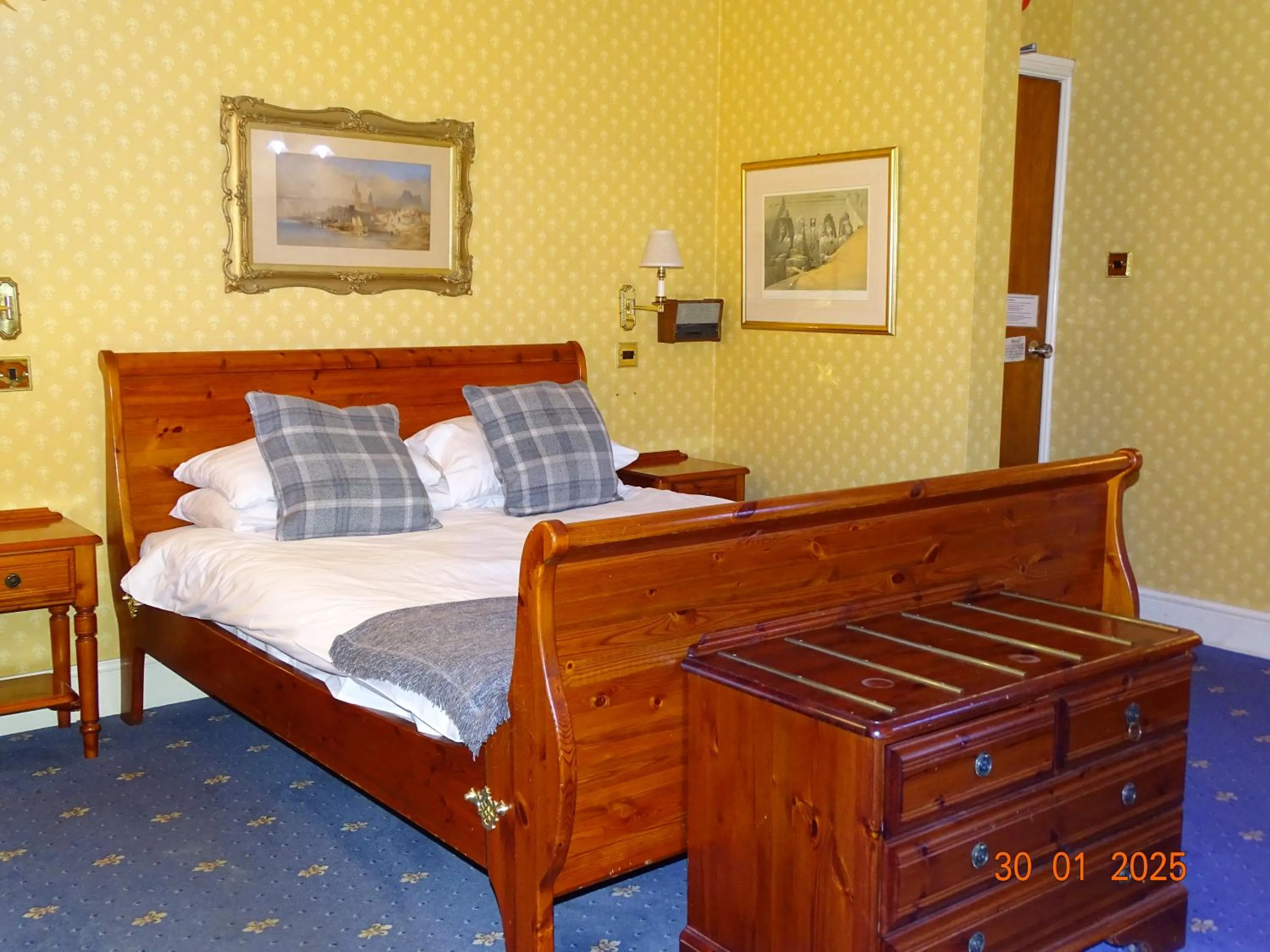 Bedroom, Bed in Donington Manor Hotel