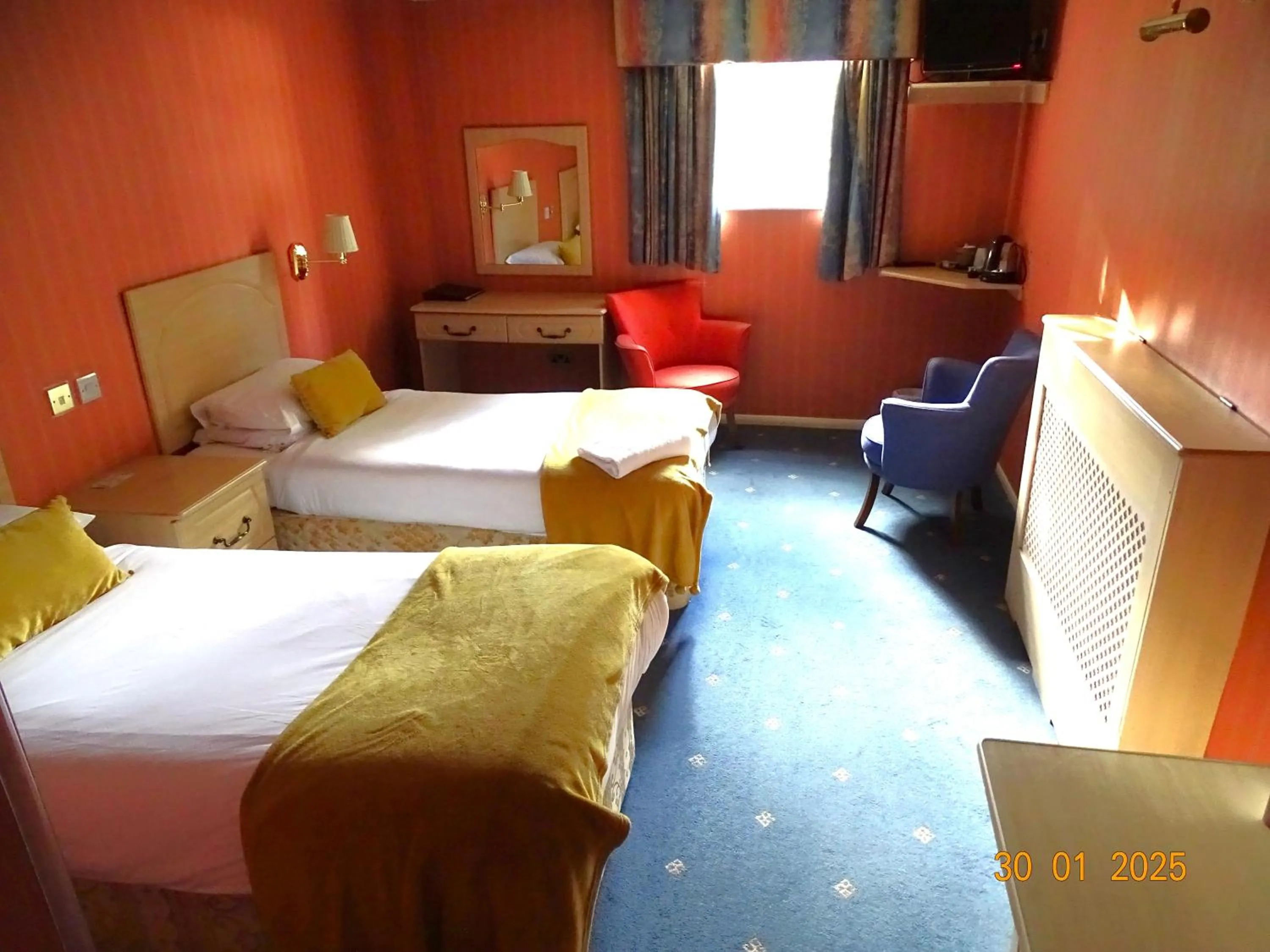 Bedroom, Bed in Donington Manor Hotel