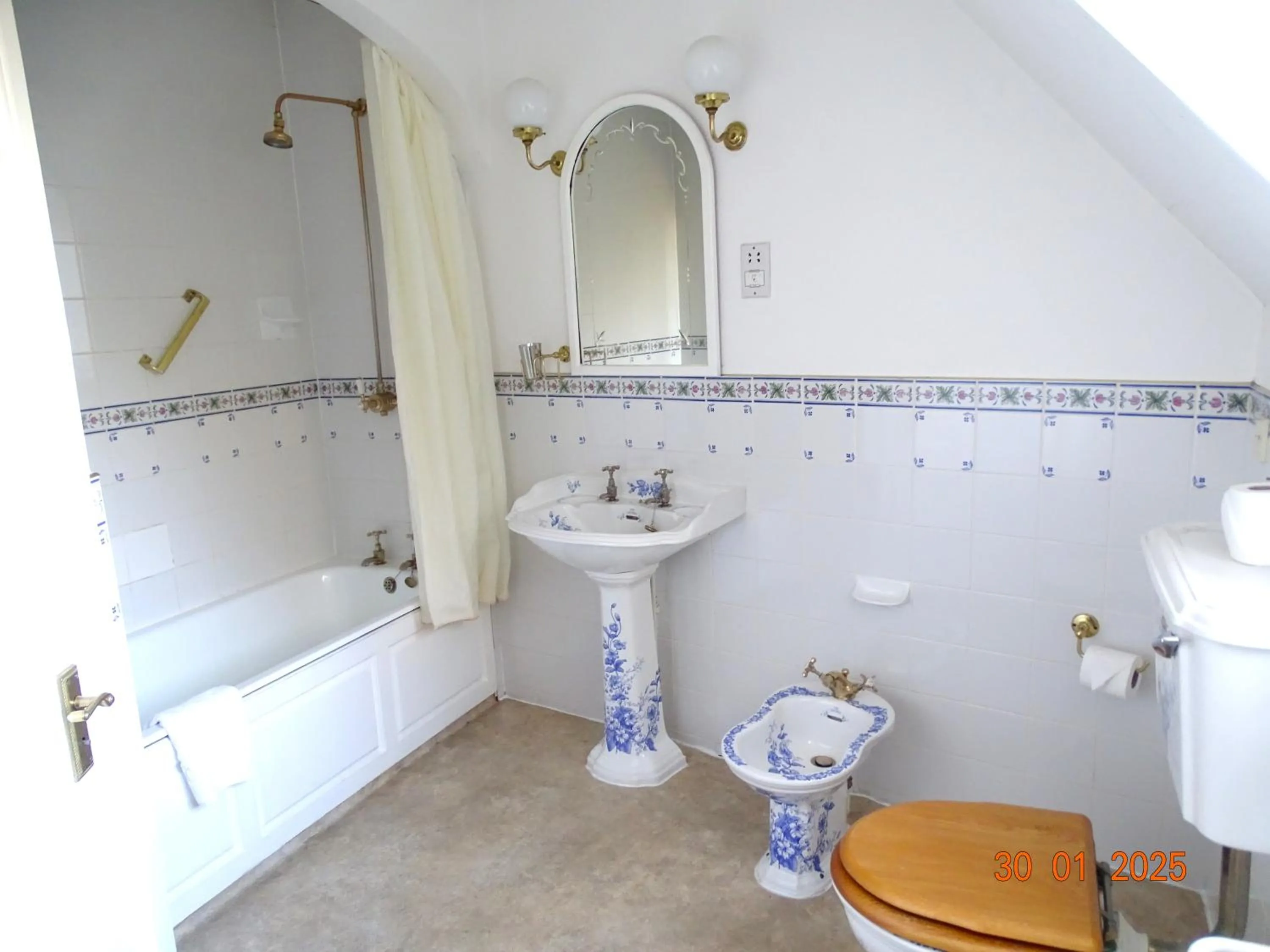 Bathroom in Donington Manor Hotel