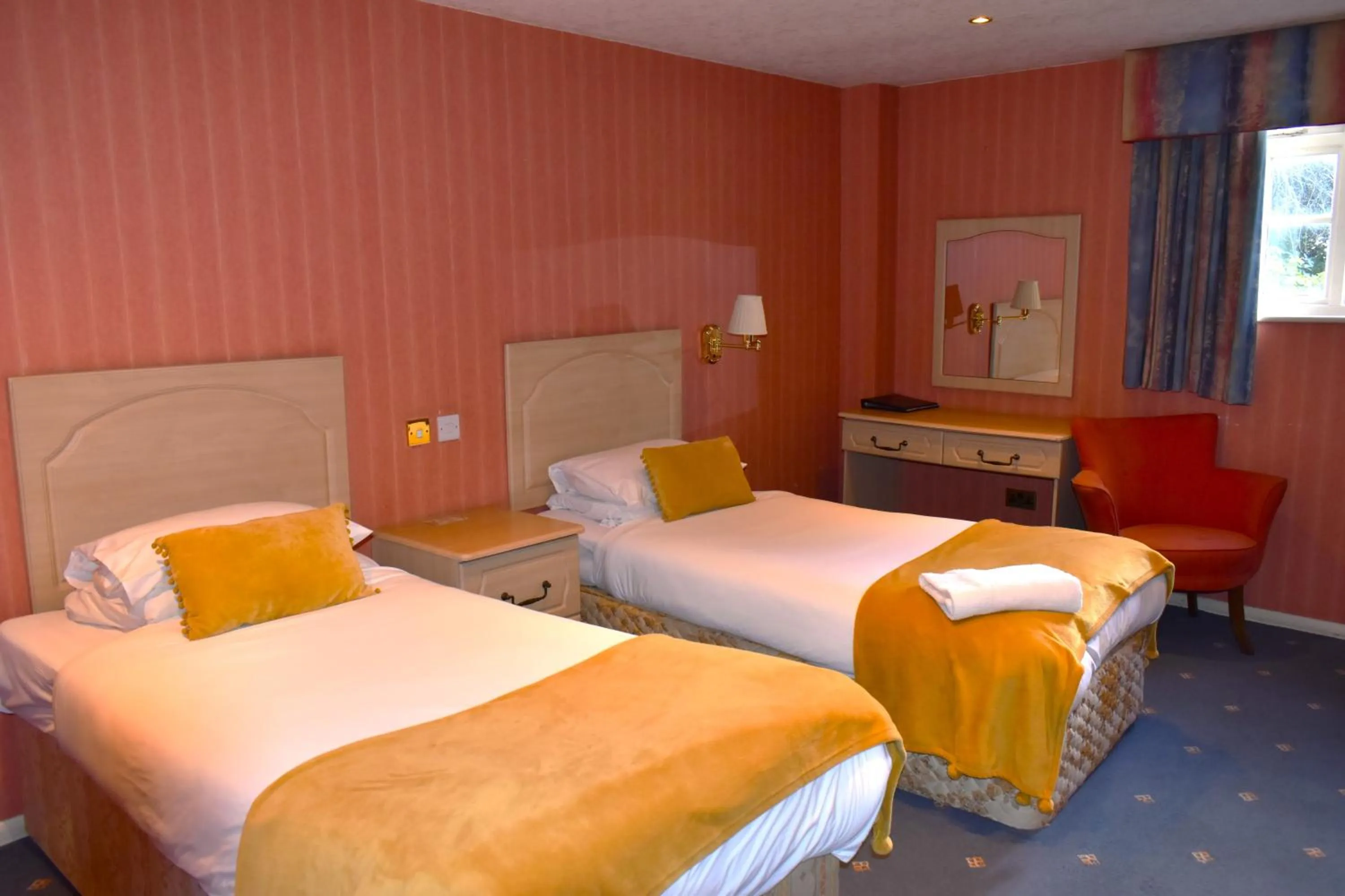 Bedroom, Bed in Donington Manor Hotel