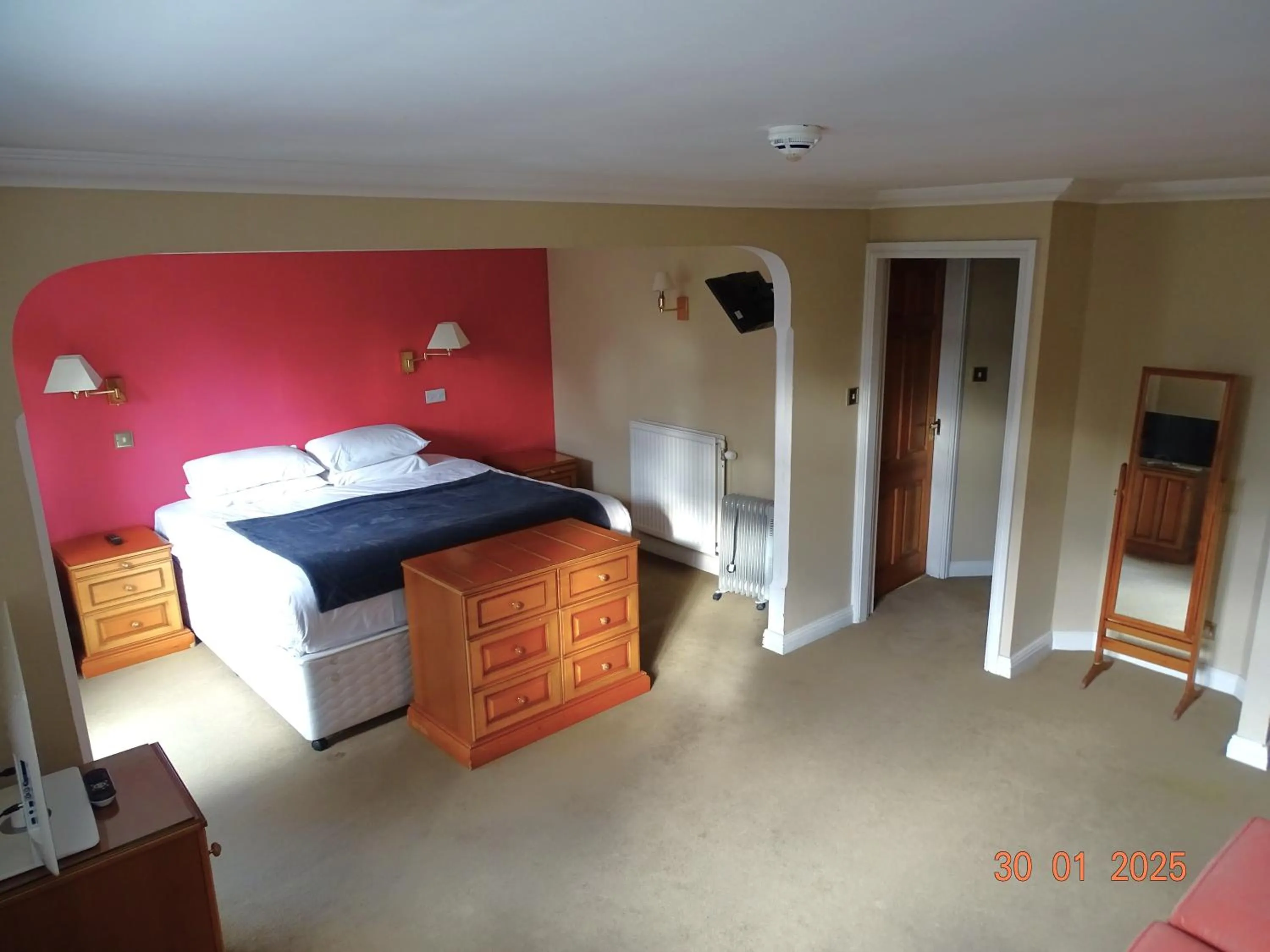 Bedroom, Bed in Donington Manor Hotel