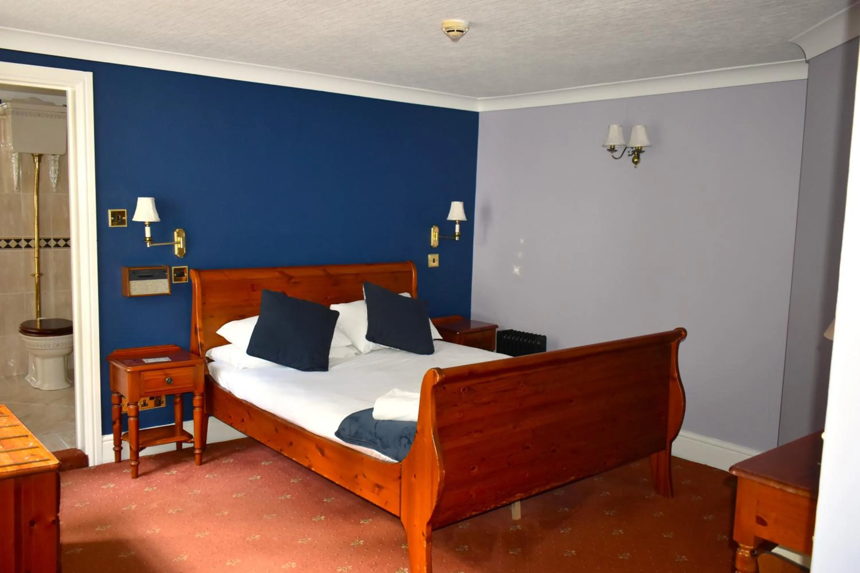 Bedroom, Bed in Donington Manor Hotel