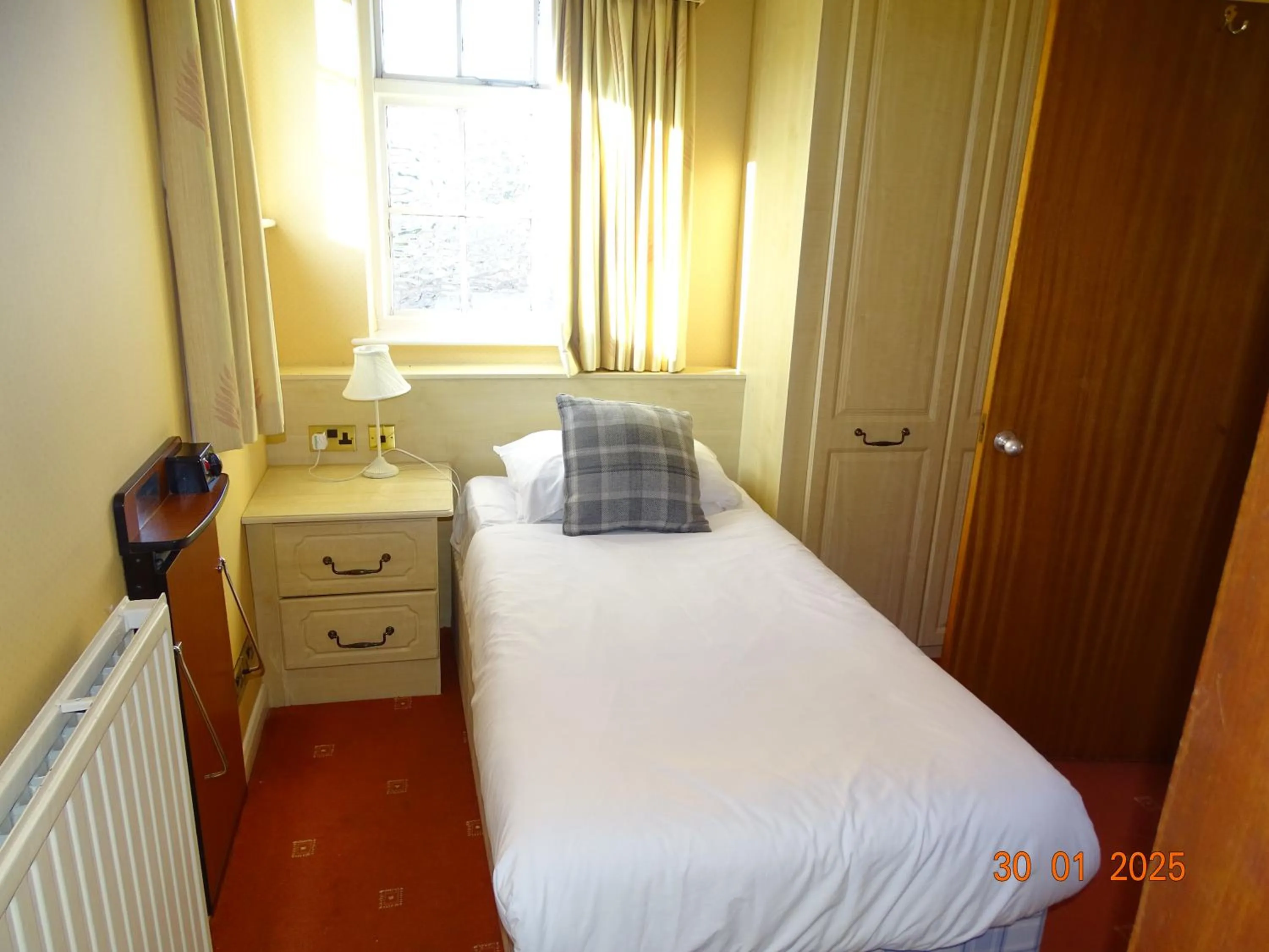 Bedroom, Bed in Donington Manor Hotel