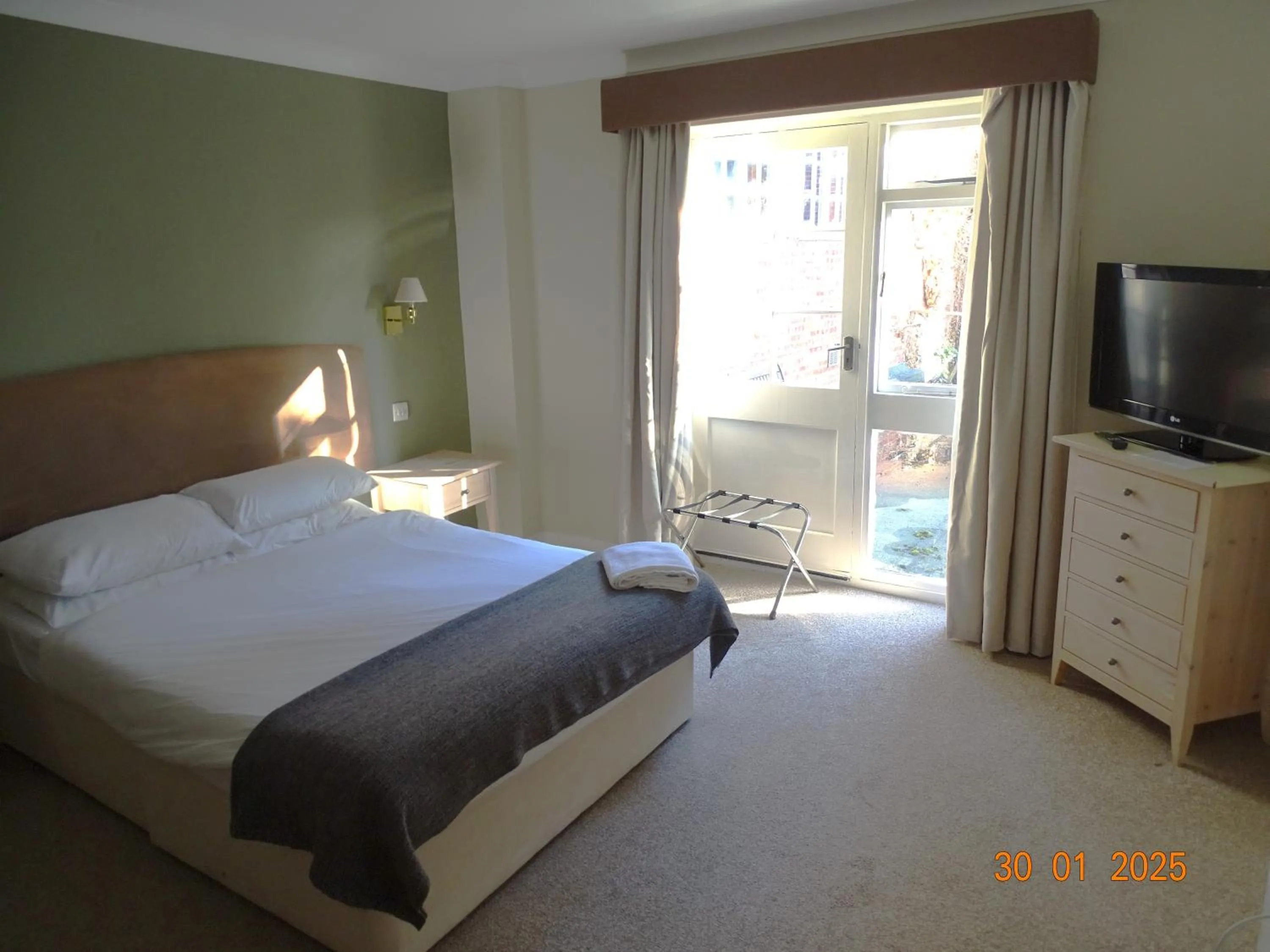 Bedroom, Bed in Donington Manor Hotel