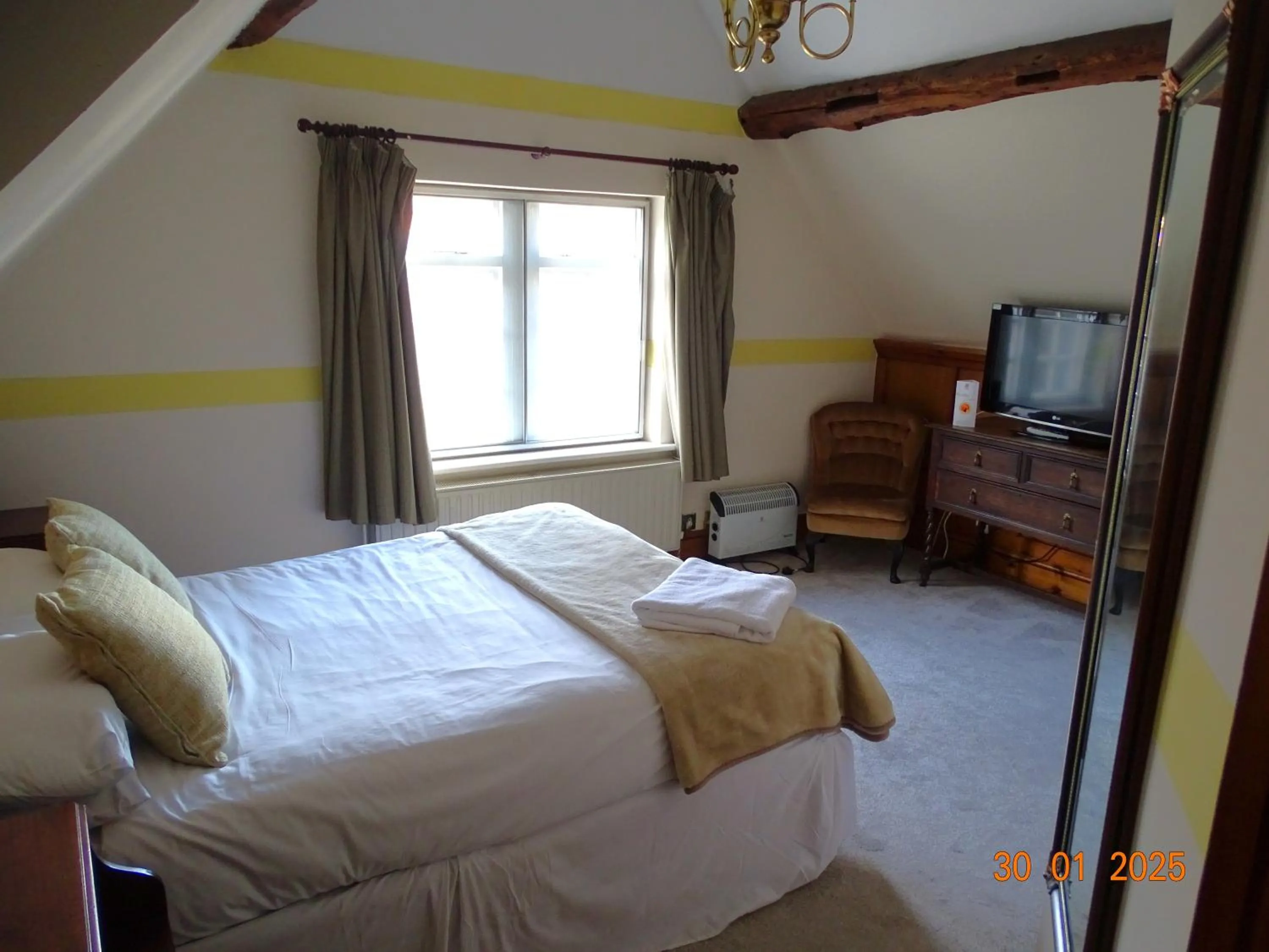 Bedroom, Bed in Donington Manor Hotel