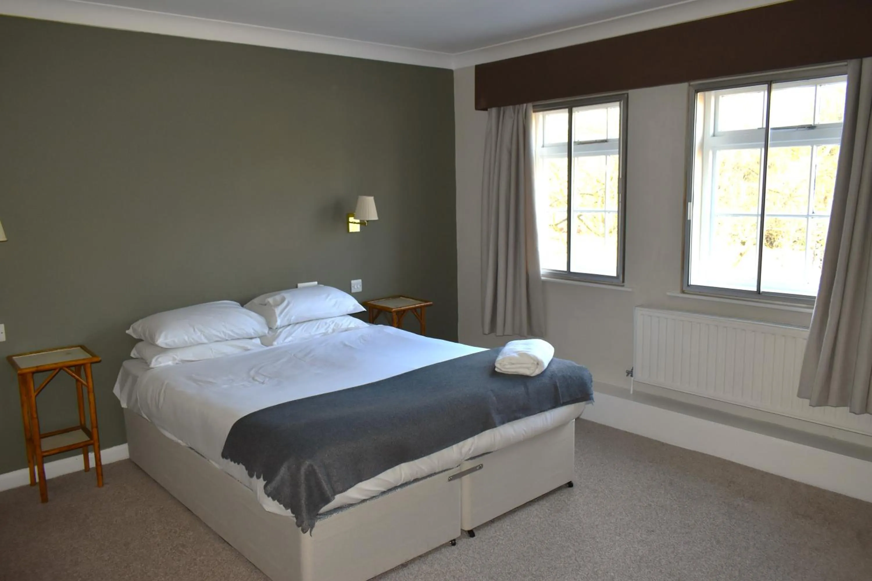 Bedroom, Bed in Donington Manor Hotel