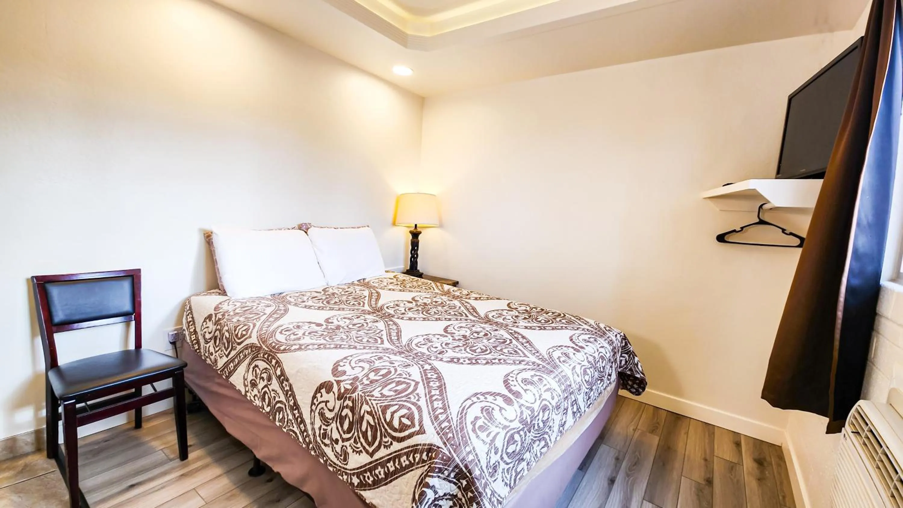 Bed in Red Rock Motel and Dam Motel