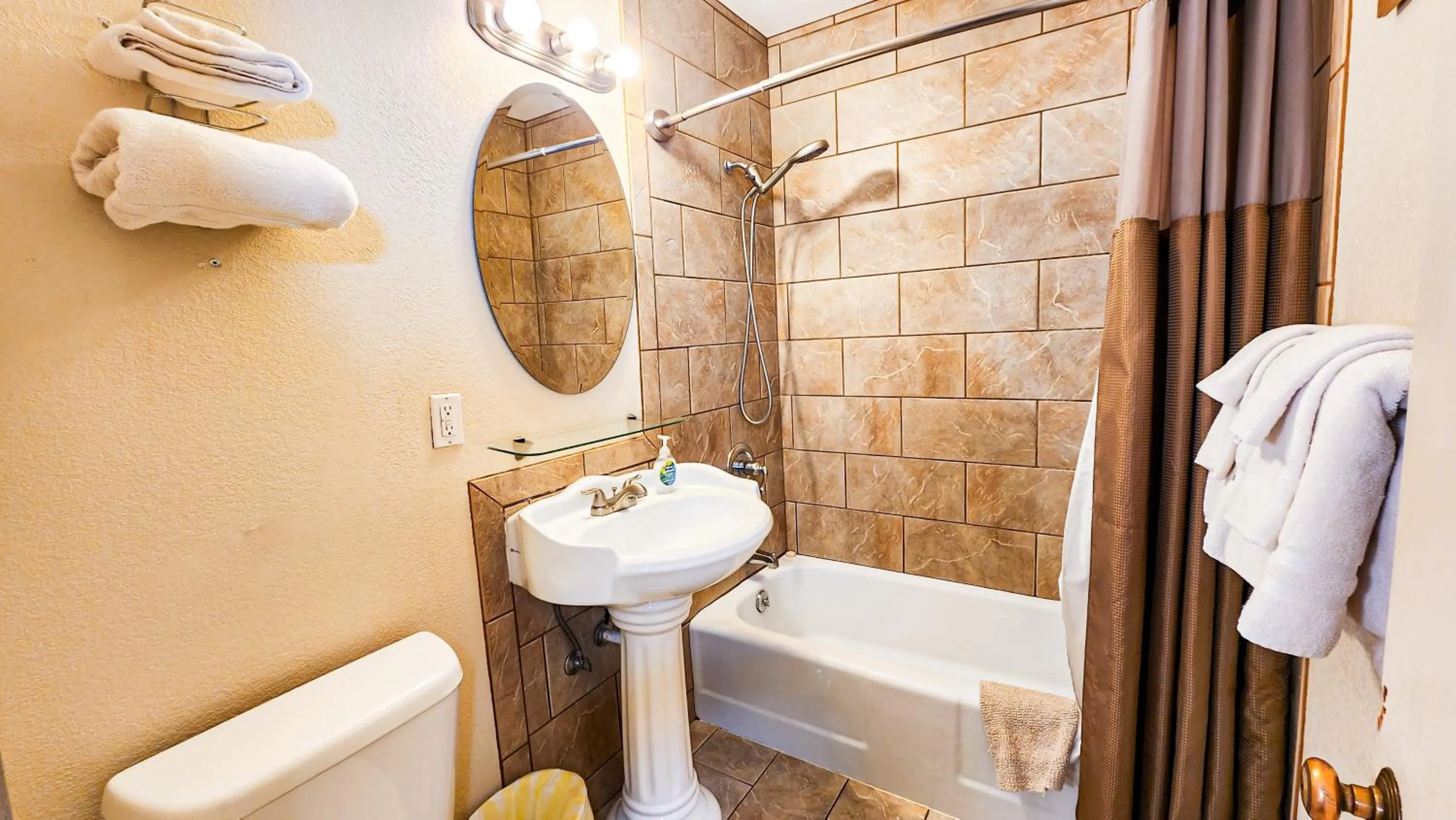 Red Rock Motel and Dam Motel