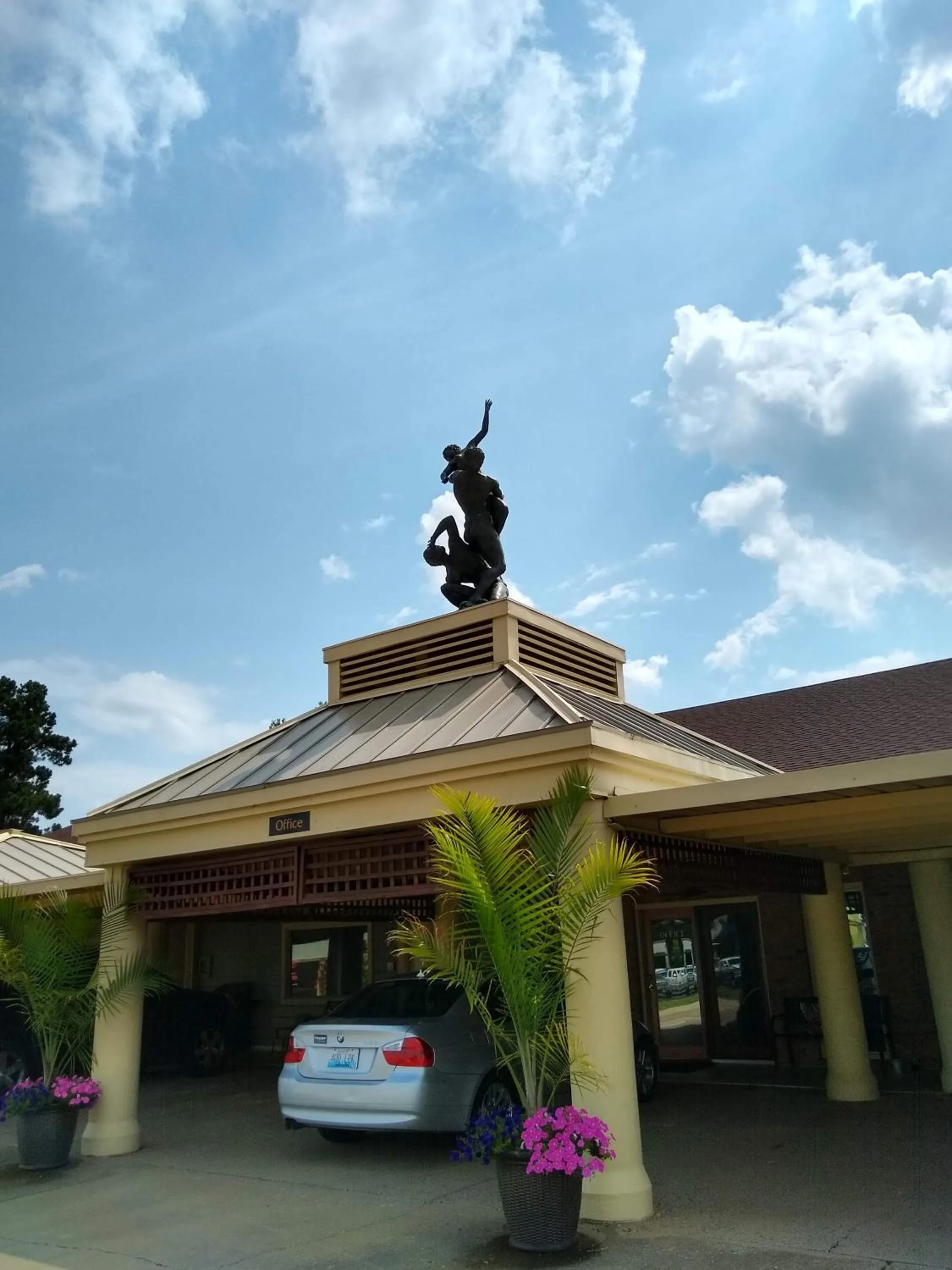 Facade/entrance in Southern Comfort Suites