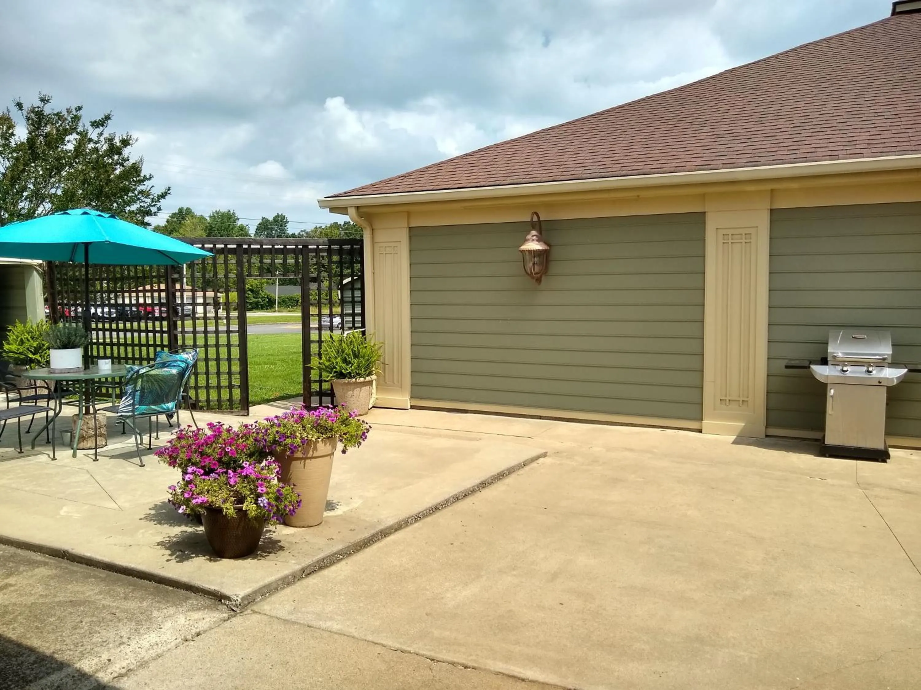 Patio in Southern Comfort Suites