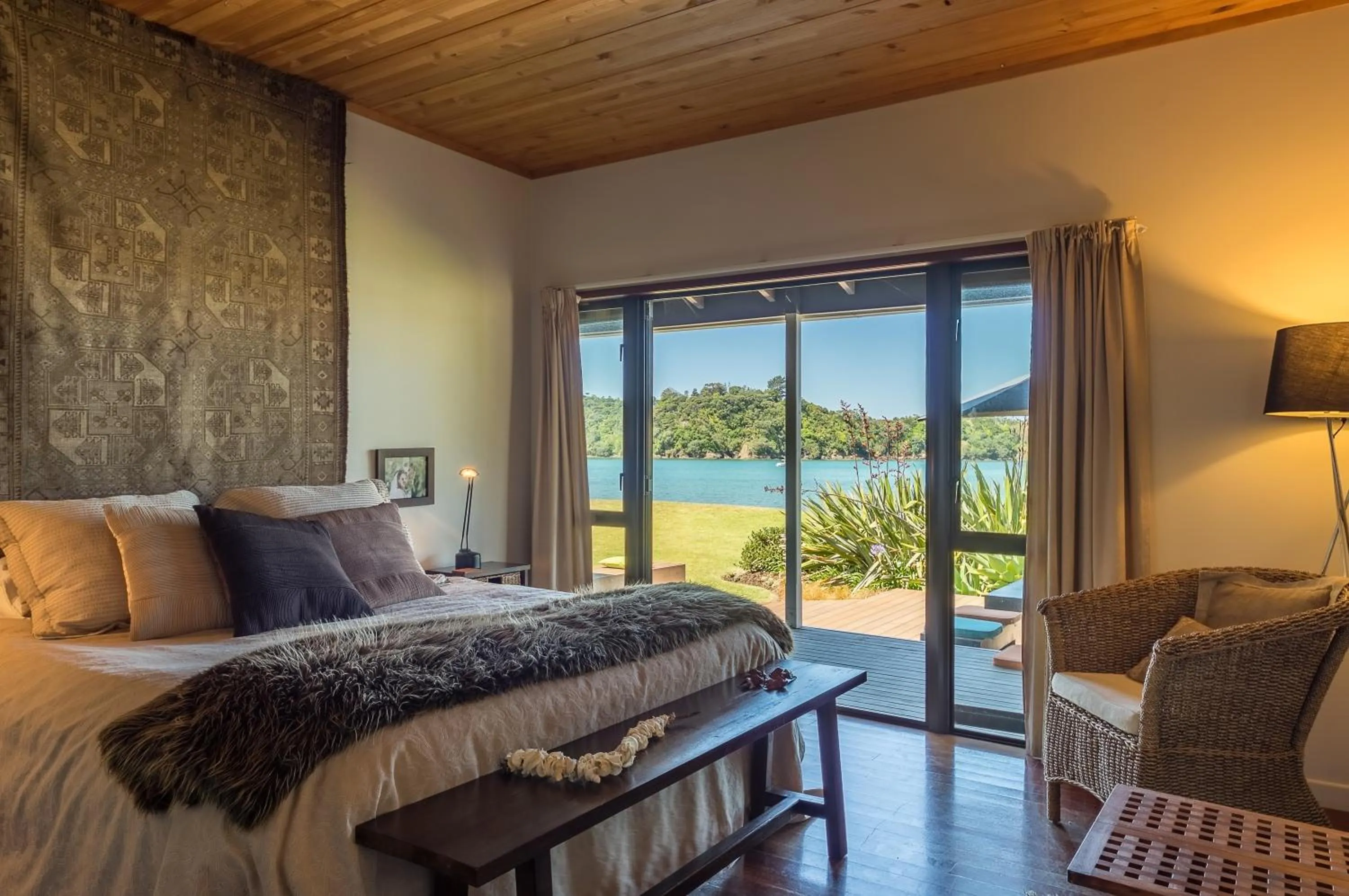 Bed in Absolute Beach front-Tutukaka Harbour