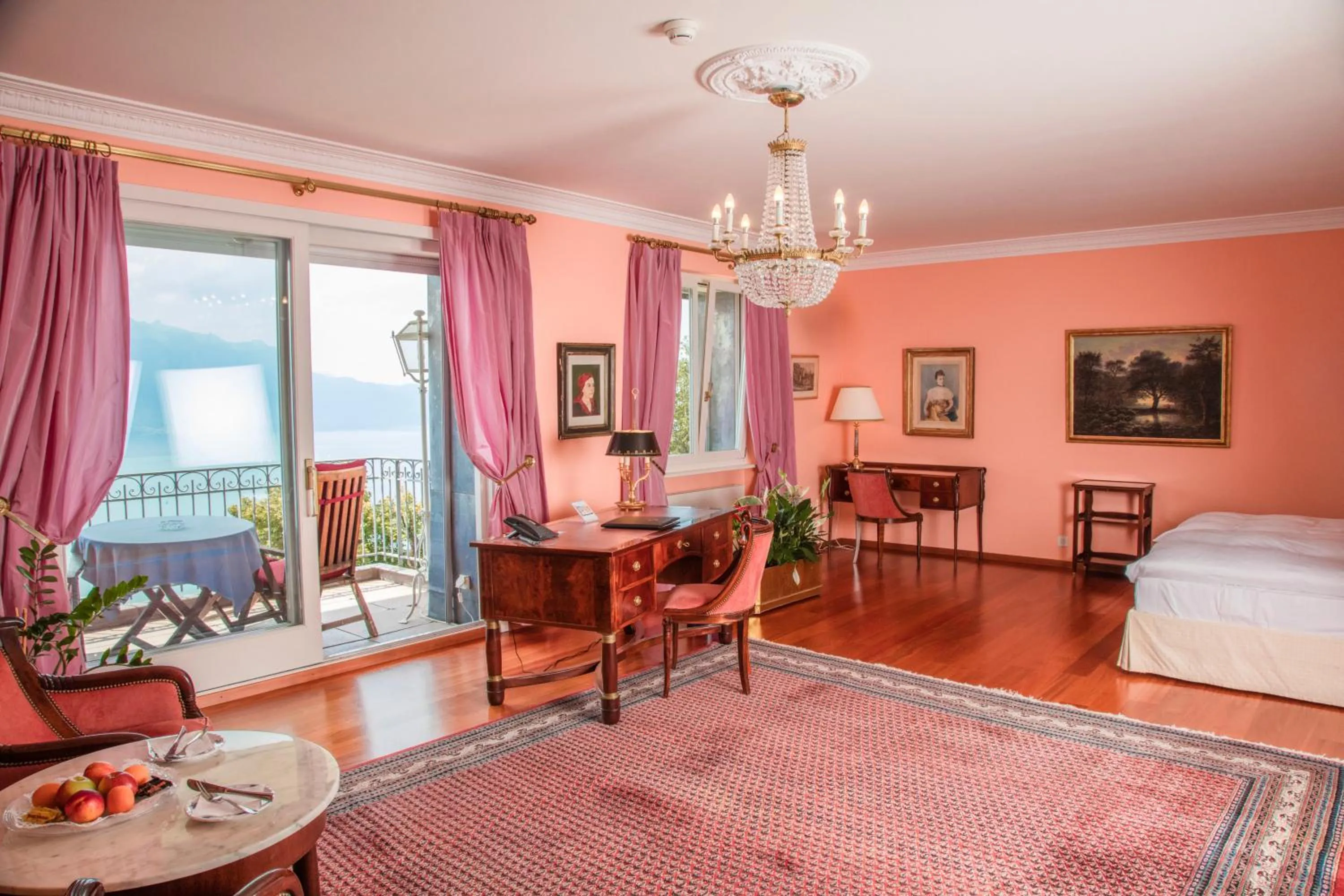 Bedroom, Bed in Hotel Victoria Glion