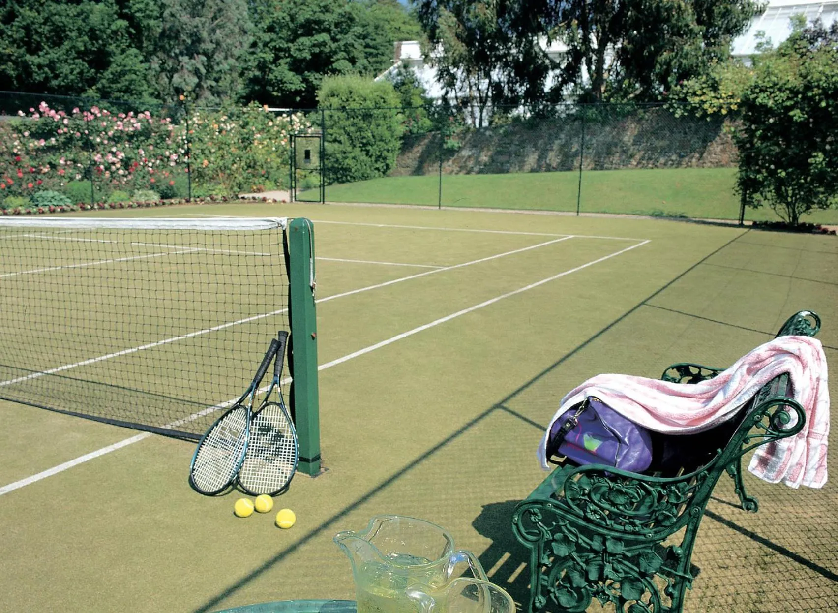 Tennis court in Longueville Manor