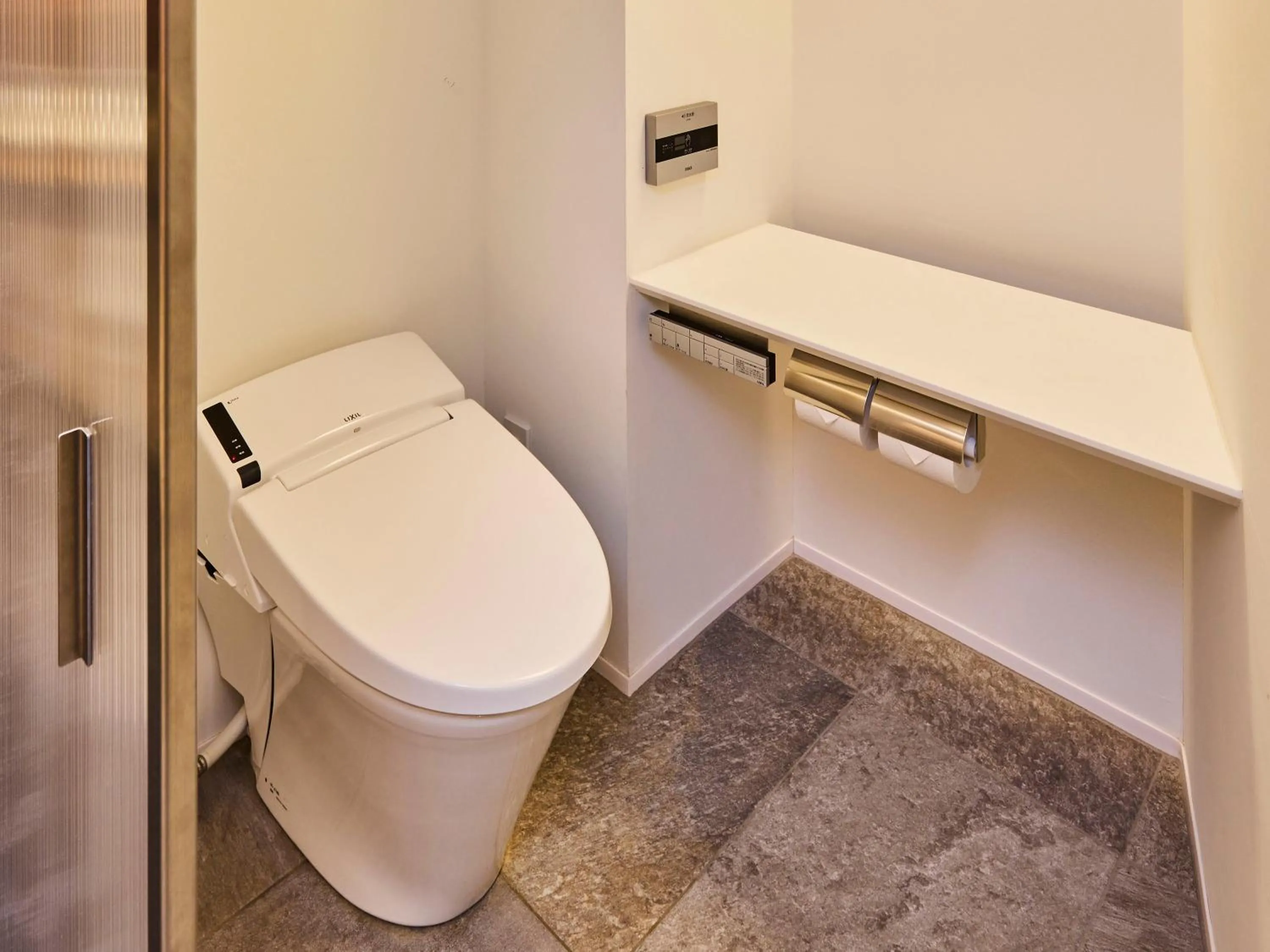 Photo of the whole room in ONE@Tokyo by insomnia