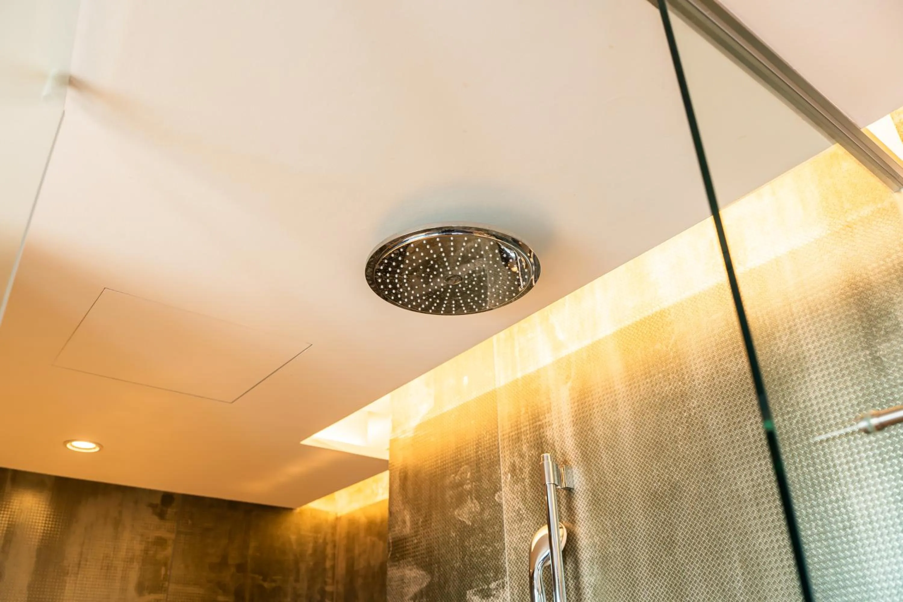 ONE@Tokyo by insomnia