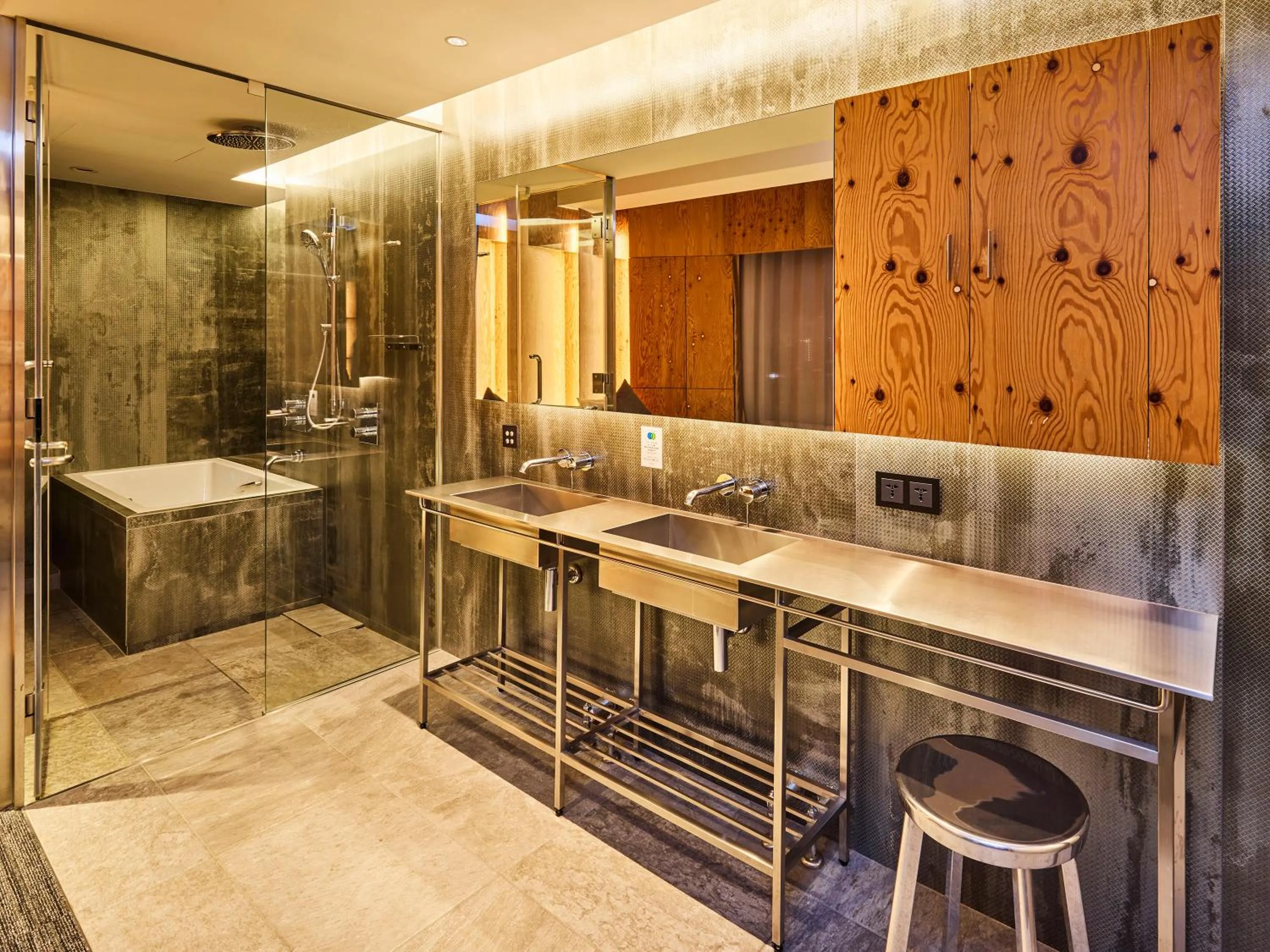 Photo of the whole room in ONE@Tokyo by insomnia