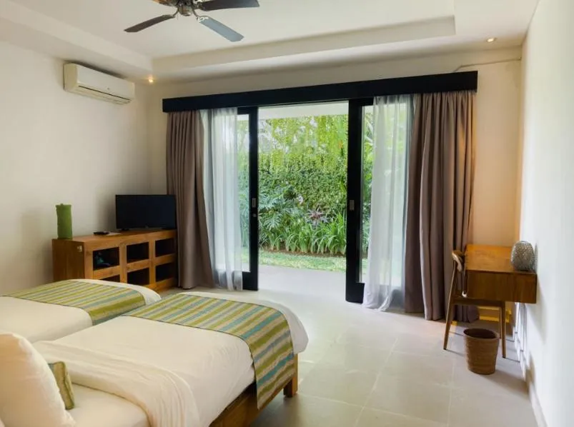 Bed in Echo Beach Duo